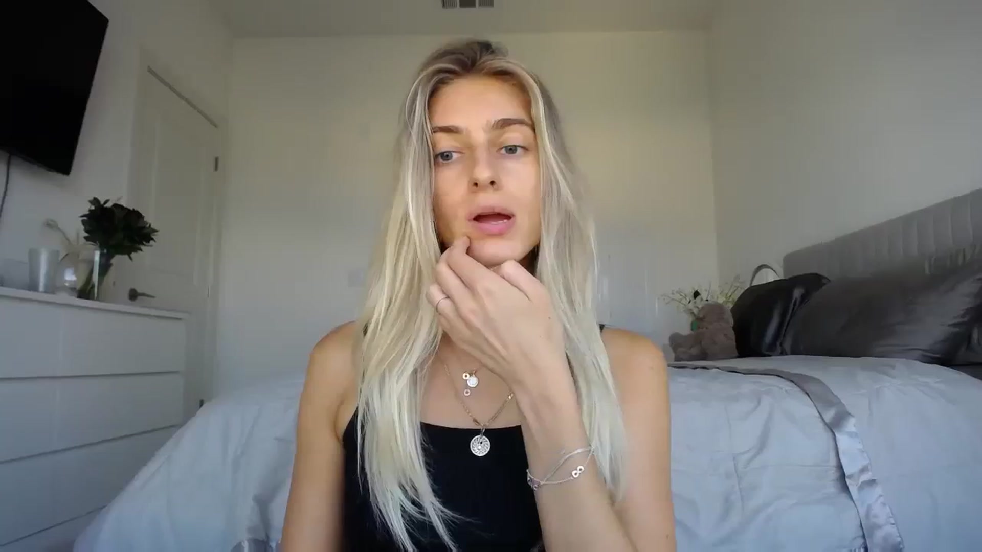 Gallery image thumbnail from Vodka_Queen's myfreecams stream on, 10/05/2023, 24:01 image 14 of 20