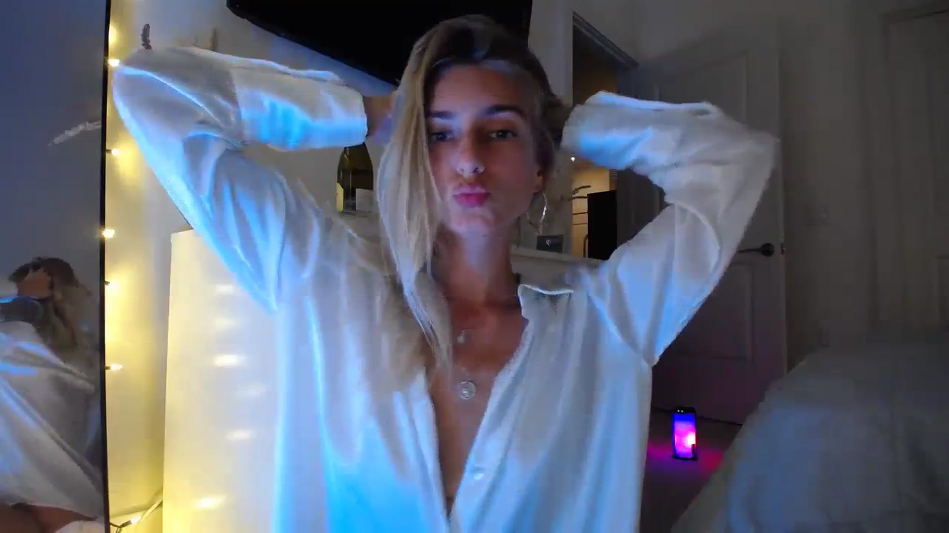 Gallery image thumbnail from Vodka_Queen's myfreecams stream on, 10/19/2023, 03:44 image 7 of 20