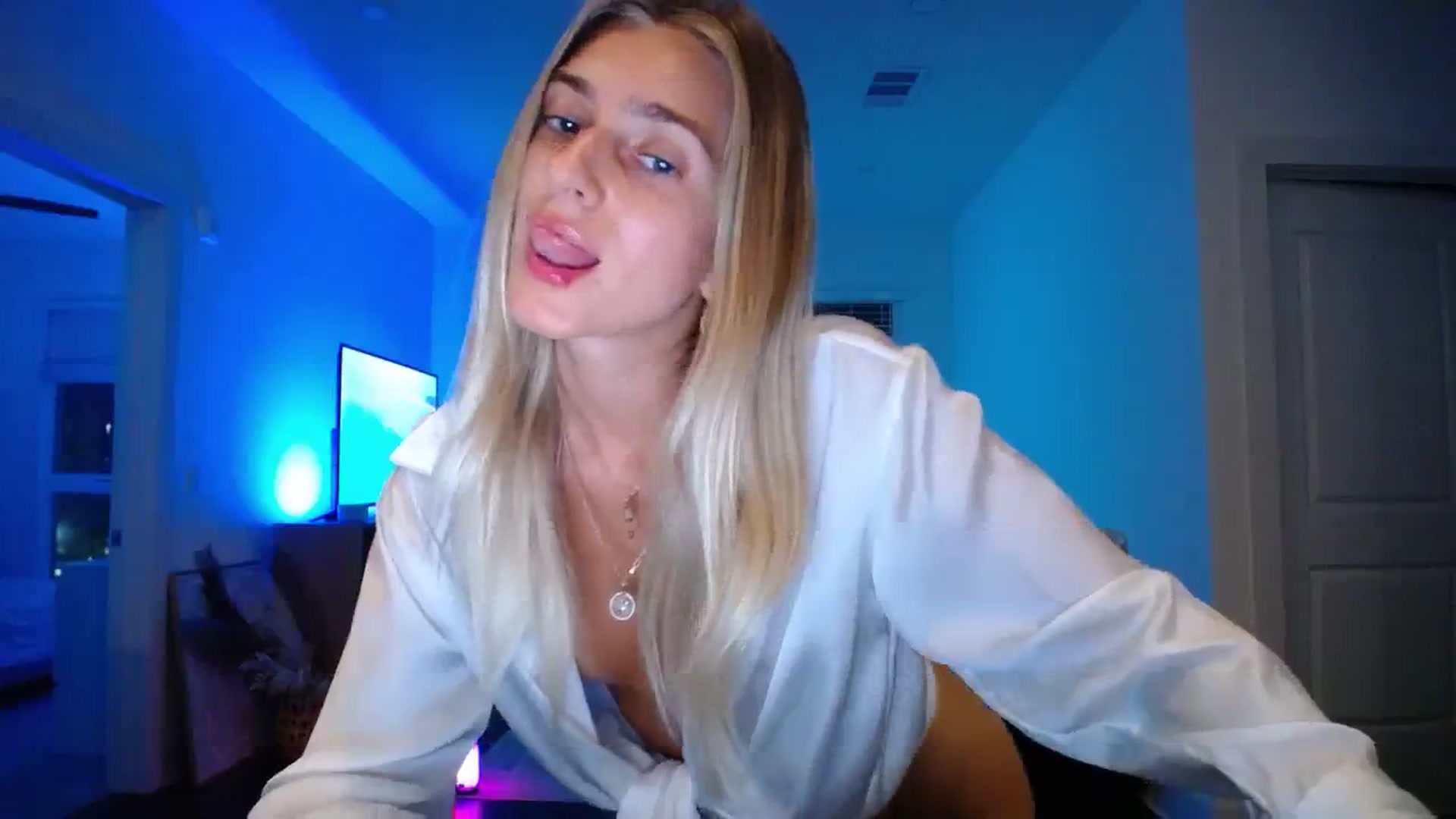 Gallery image thumbnail from Vodka_Queen's myfreecams stream on, 10/19/2023, 03:44 image 16 of 20