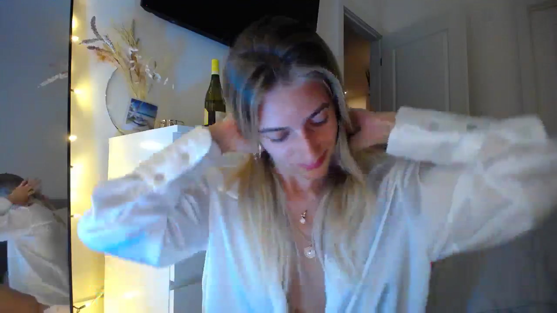 Gallery image thumbnail from Vodka_Queen's myfreecams stream on, 10/19/2023, 03:44 image 4 of 20
