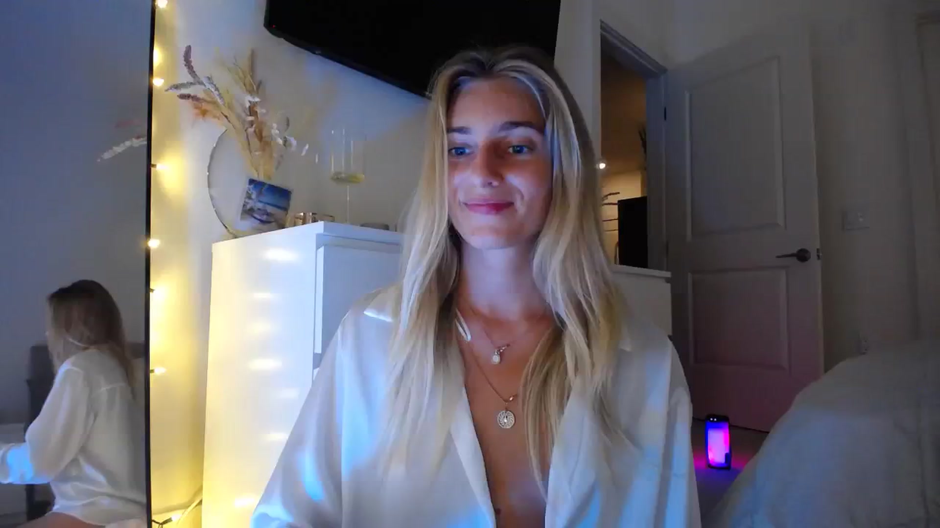Gallery image thumbnail from Vodka_Queen's myfreecams stream on, 10/19/2023, 03:44 image 1 of 20