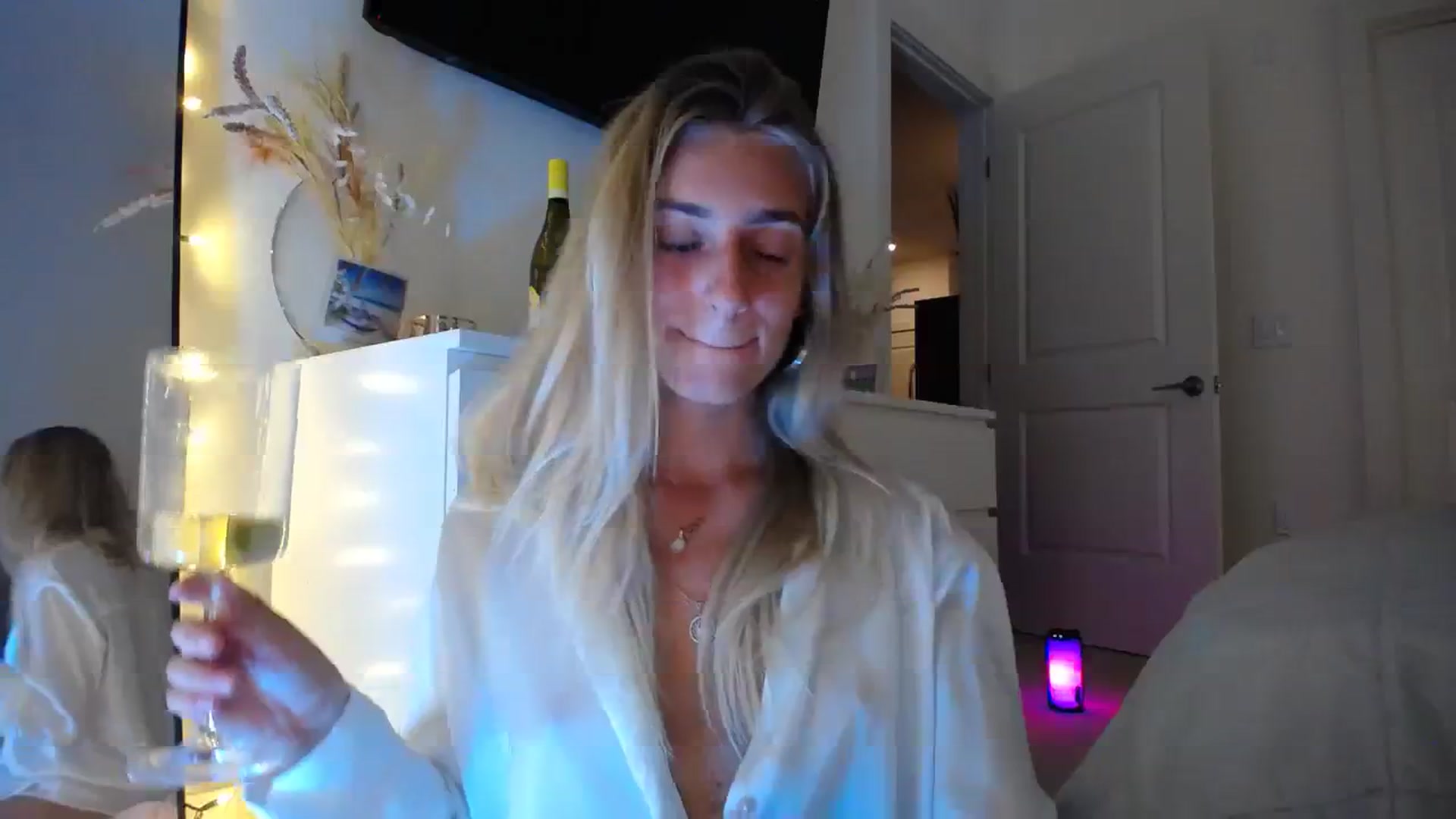 Gallery image thumbnail from Vodka_Queen's myfreecams stream on, 10/19/2023, 03:44 image 3 of 20