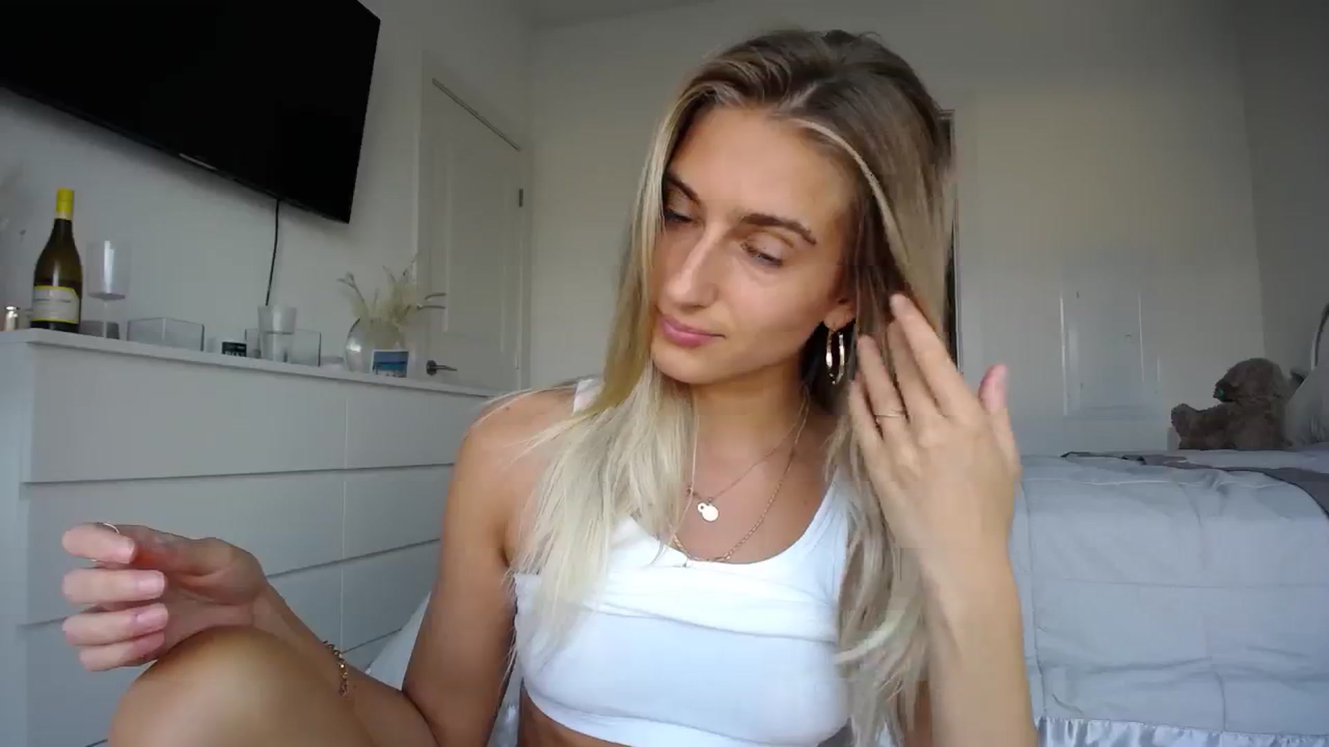Gallery image thumbnail from Vodka_Queen's myfreecams stream on, 10/20/2023, 24:02 image 20 of 20
