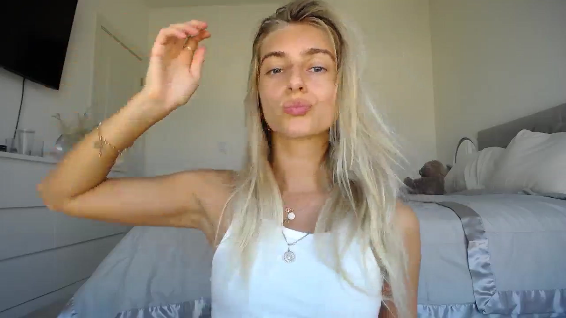 Gallery image thumbnail from Vodka_Queen's myfreecams stream on, 10/20/2023, 24:02 image 9 of 20