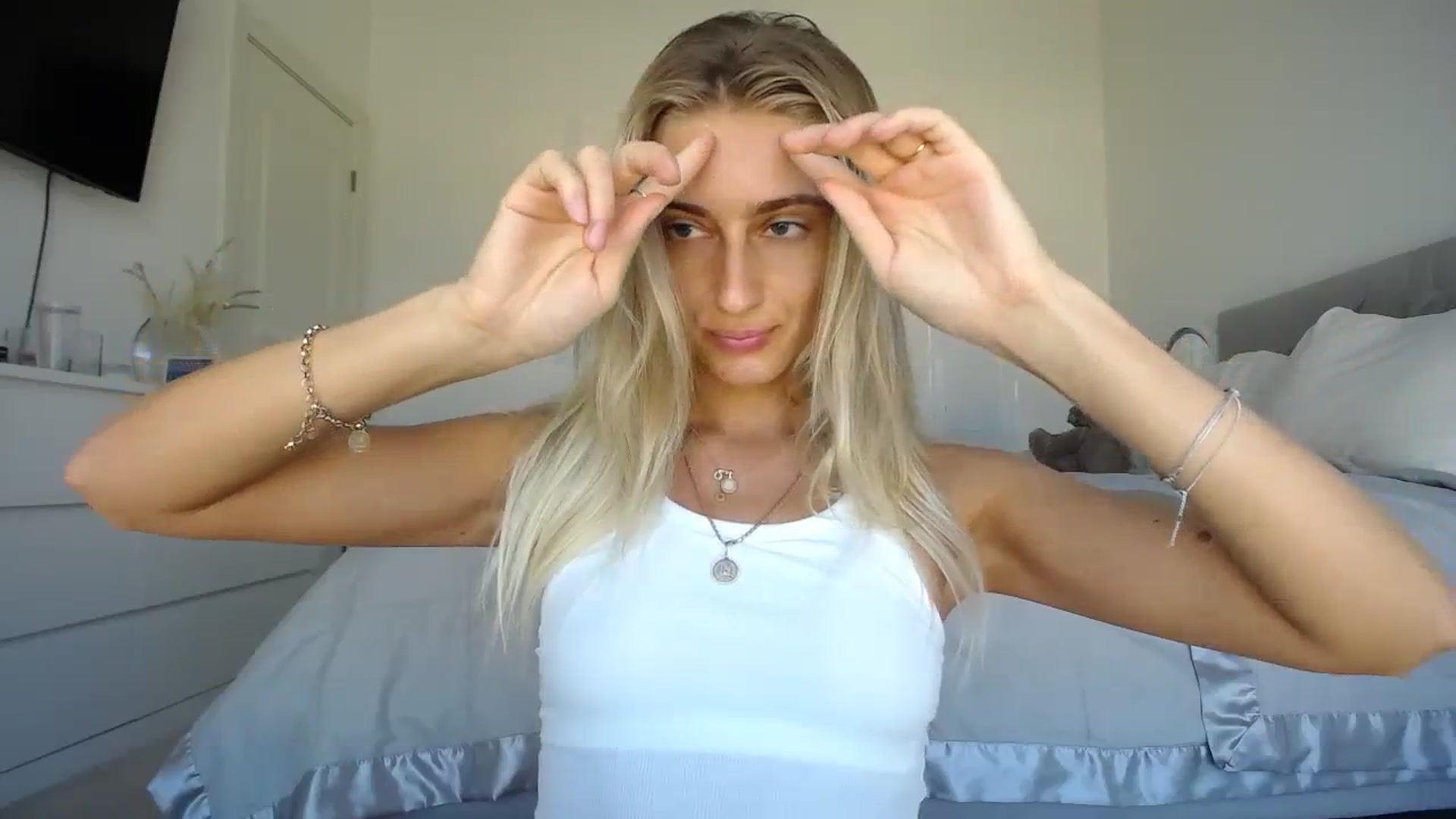 Gallery image thumbnail from Vodka_Queen's myfreecams stream on, 10/20/2023, 24:02 image 3 of 20