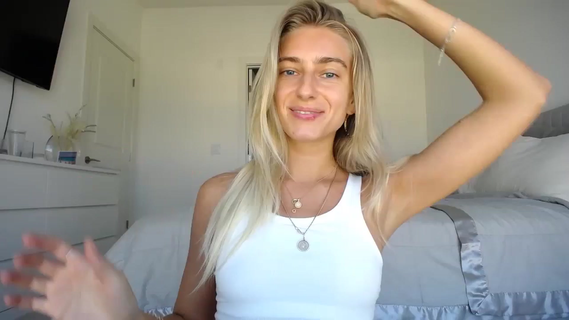 Gallery image thumbnail from Vodka_Queen's myfreecams stream on, 10/20/2023, 24:02 image 1 of 20