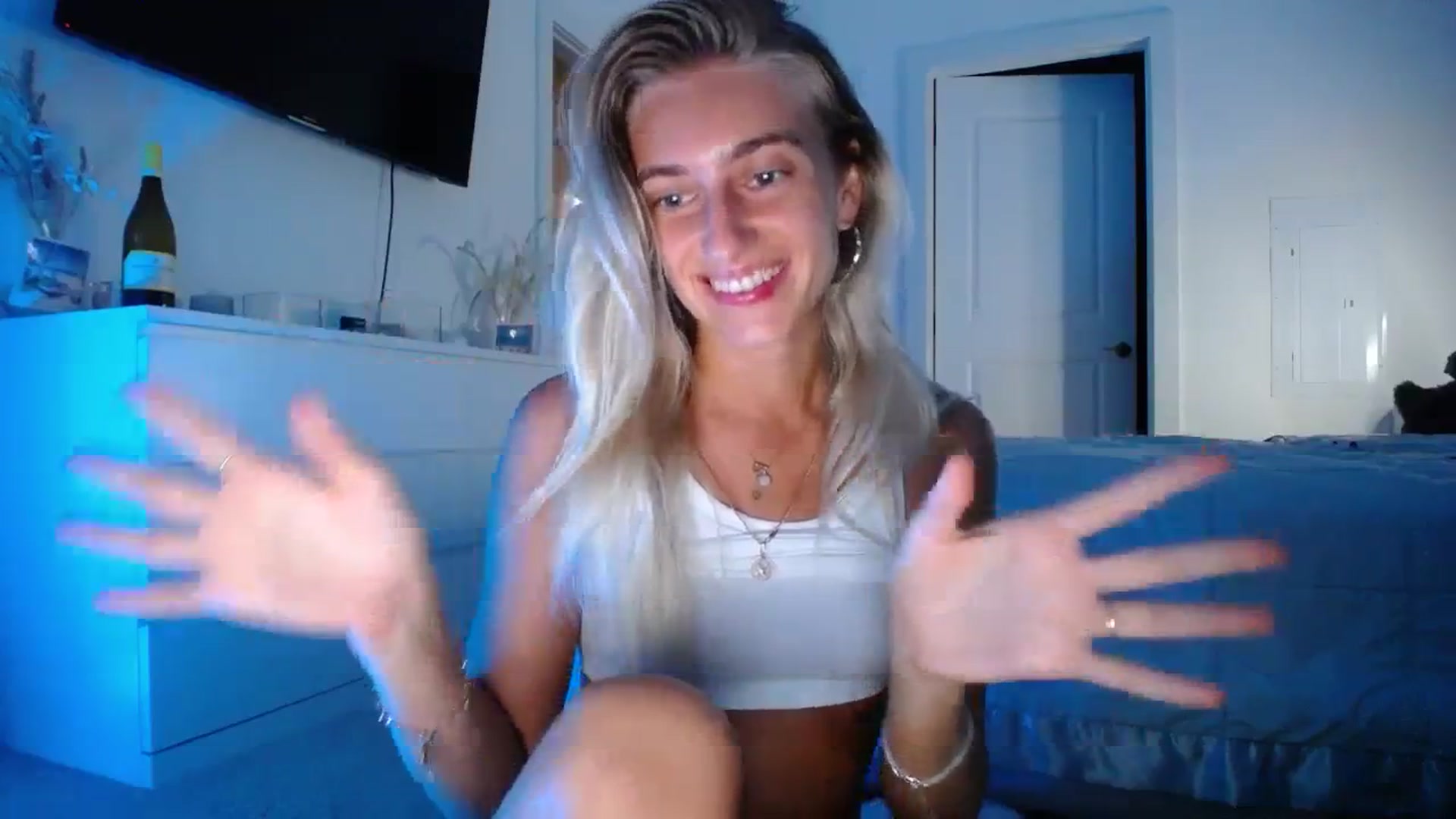 Gallery image thumbnail from Vodka_Queen's myfreecams stream on, 10/20/2023, 02:45 image 7 of 20