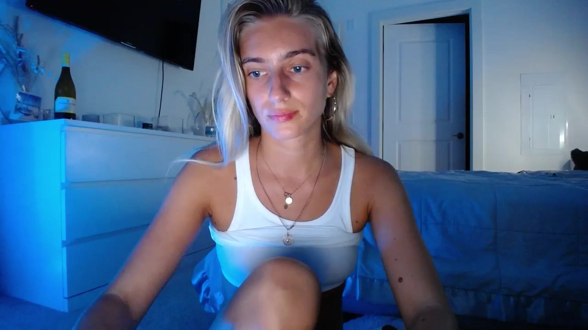 Gallery image thumbnail from Vodka_Queen's myfreecams stream on, 10/20/2023, 02:45 image 11 of 20