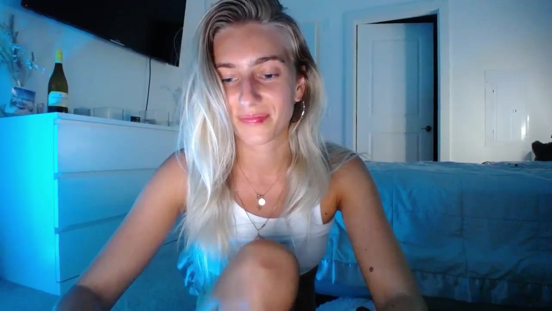 Gallery image thumbnail from Vodka_Queen's myfreecams stream on, 10/20/2023, 02:45 image 9 of 20