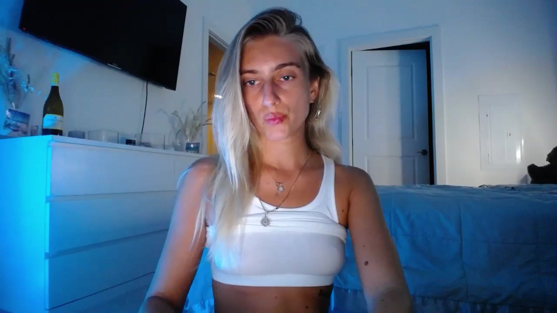 Gallery image thumbnail from Vodka_Queen's myfreecams stream on, 10/20/2023, 02:45 image 2 of 20
