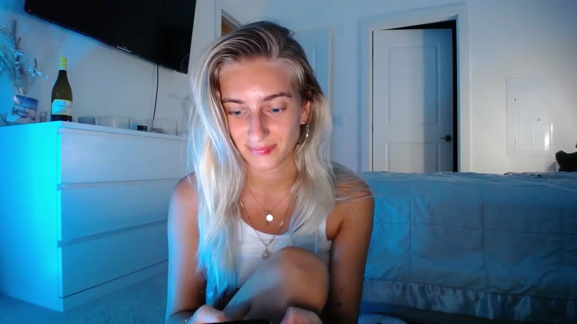 Gallery image thumbnail from Vodka_Queen's myfreecams stream on, 10/20/2023, 02:45 image 10 of 20