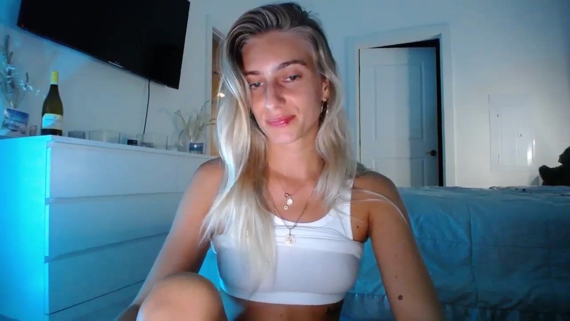 Gallery image thumbnail from Vodka_Queen's myfreecams stream on, 10/20/2023, 02:45 image 4 of 20