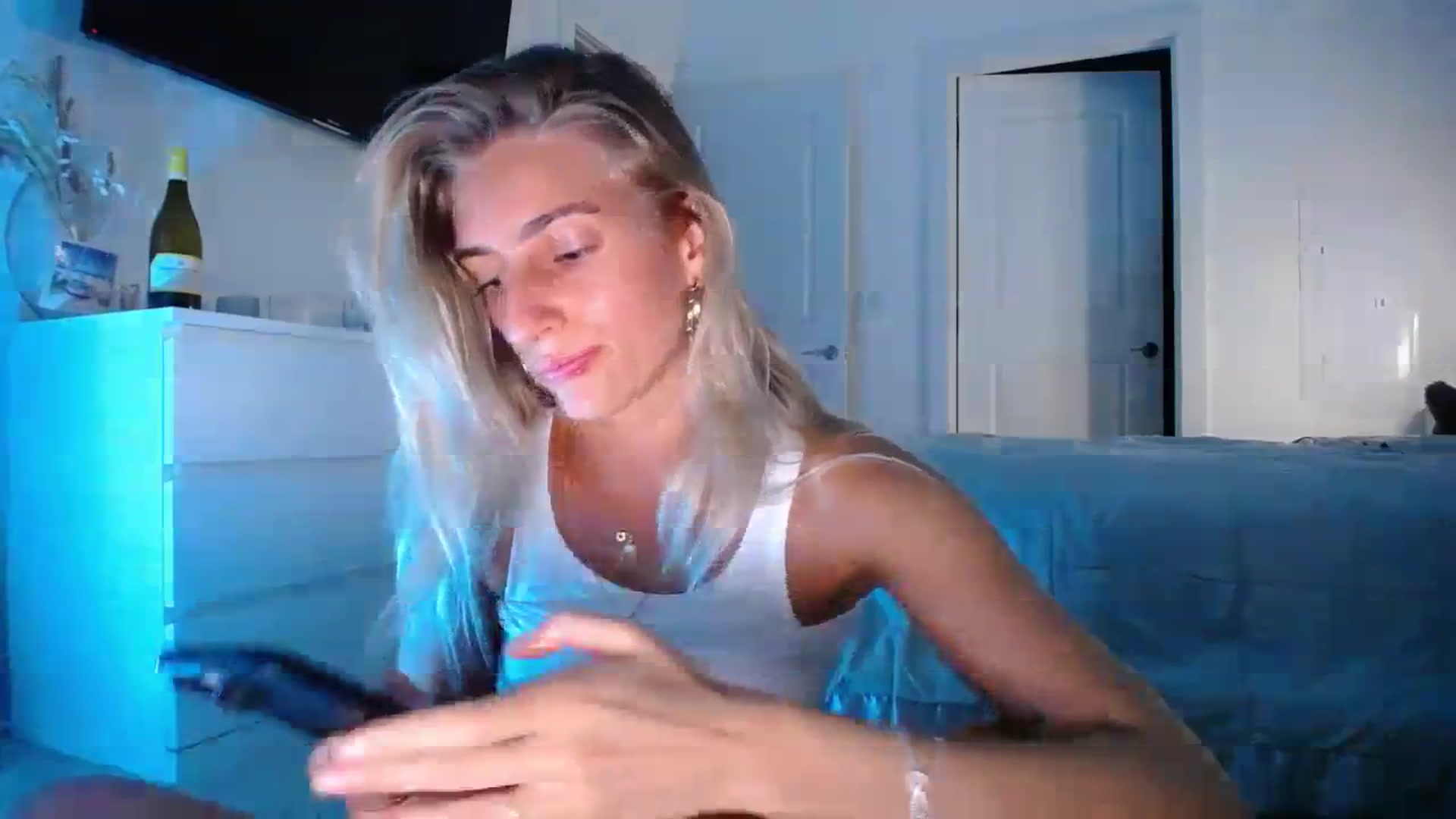 Gallery image thumbnail from Vodka_Queen's myfreecams stream on, 10/20/2023, 02:45 image 13 of 20