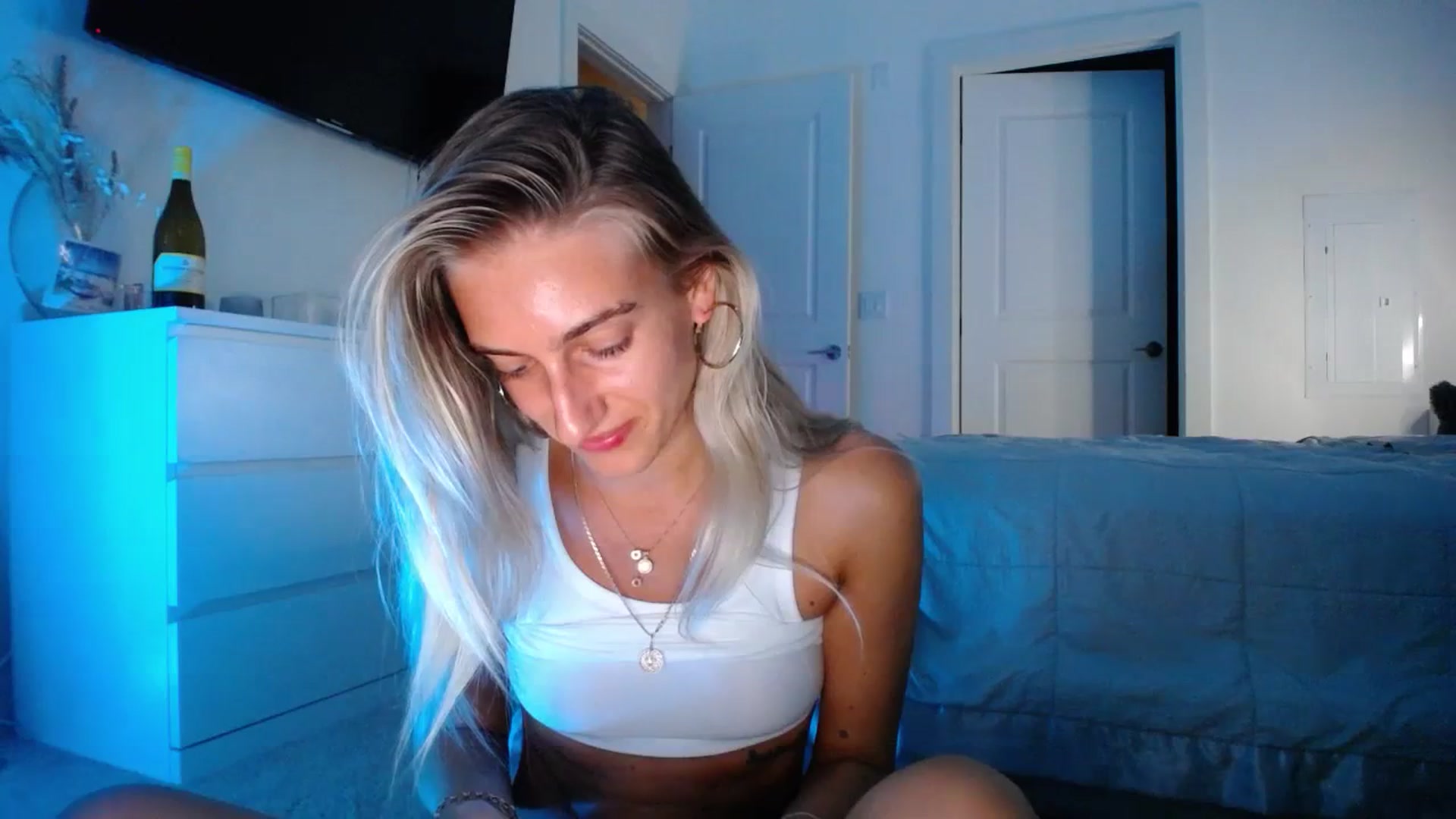 Gallery image thumbnail from Vodka_Queen's myfreecams stream on, 10/20/2023, 02:45 image 14 of 20