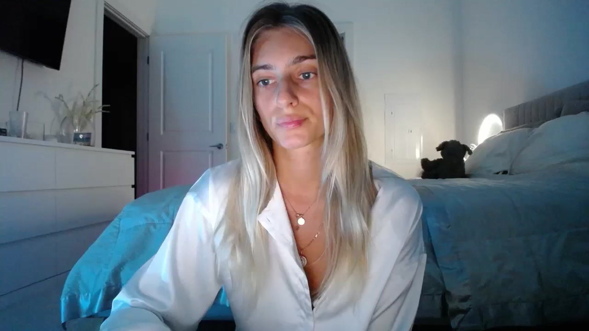 Gallery image thumbnail from Vodka_Queen's myfreecams stream on, 10/22/2023, 01:45 image 8 of 20