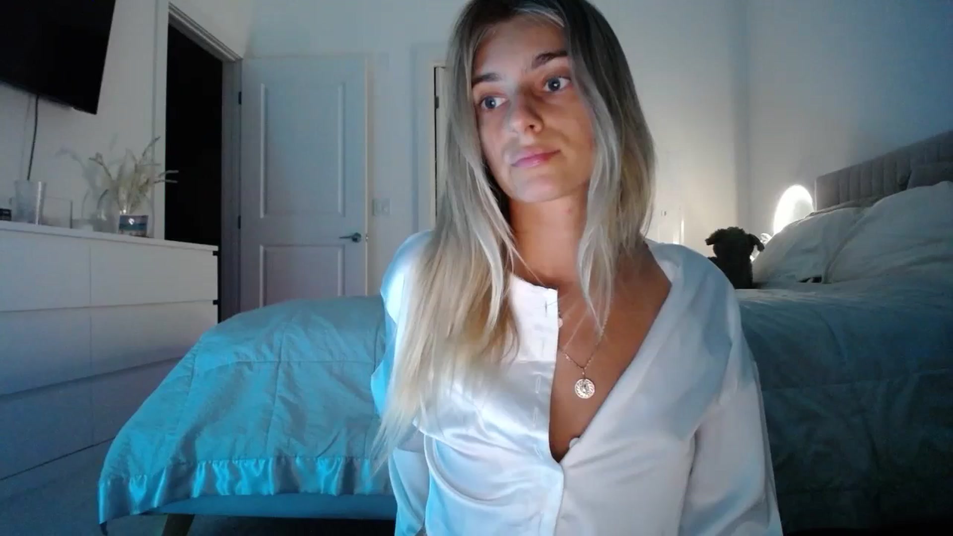 Gallery image thumbnail from Vodka_Queen's myfreecams stream on, 10/22/2023, 01:45 image 16 of 20