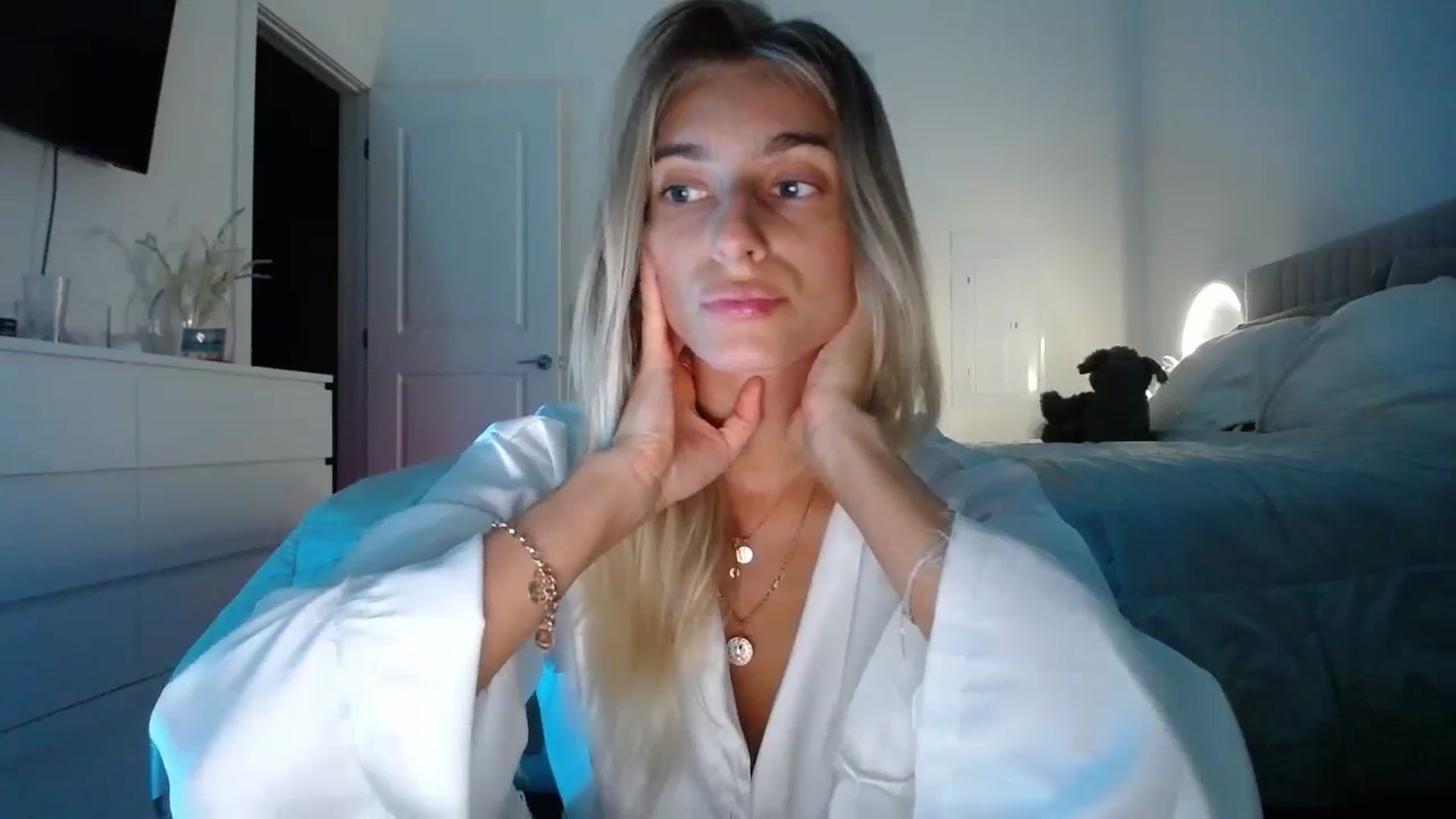 Gallery image thumbnail from Vodka_Queen's myfreecams stream on, 10/22/2023, 01:45 image 13 of 20