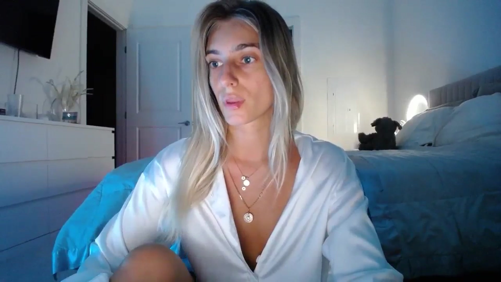 Gallery image thumbnail from Vodka_Queen's myfreecams stream on, 10/22/2023, 01:45 image 14 of 20