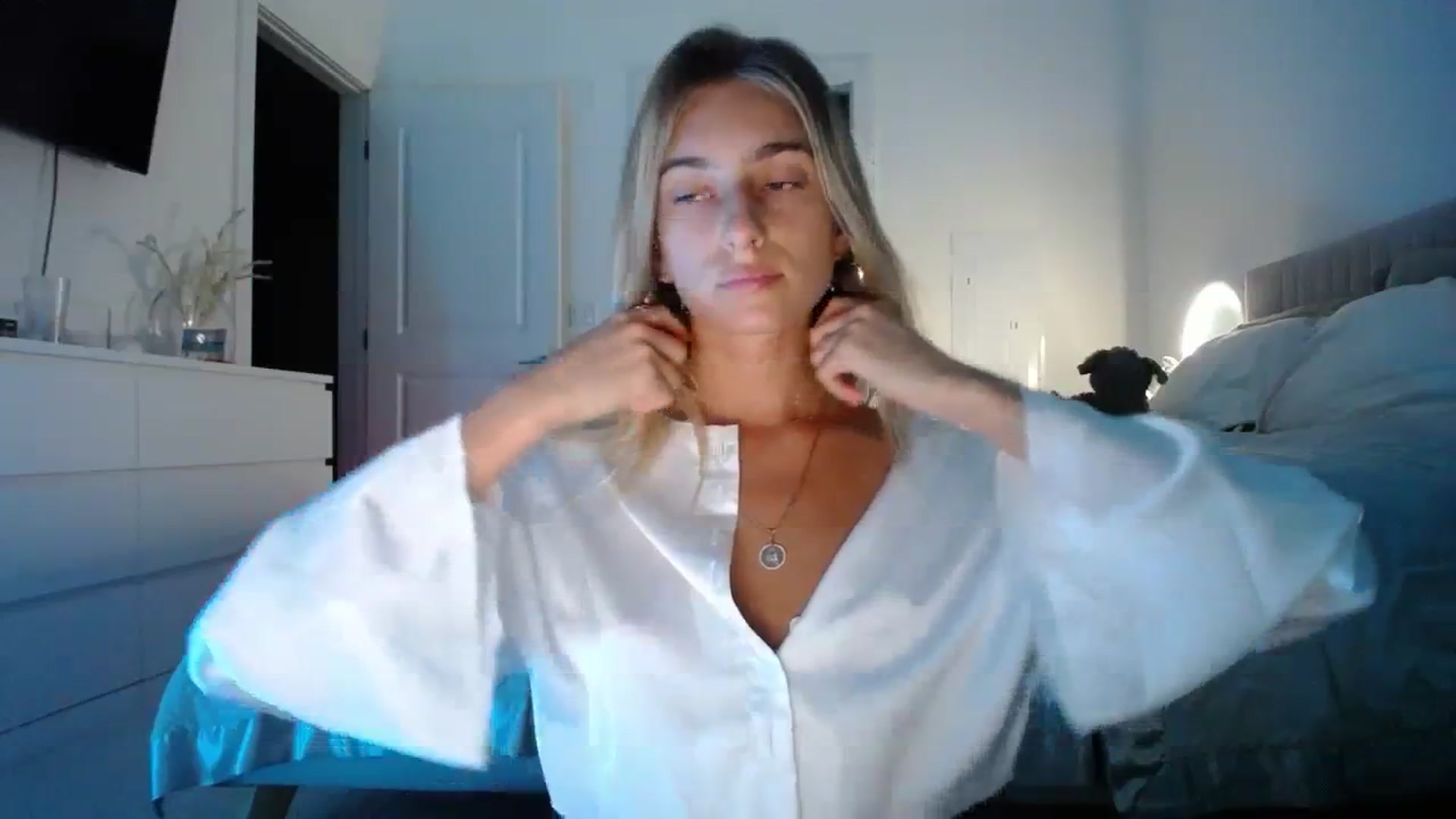 Gallery image thumbnail from Vodka_Queen's myfreecams stream on, 10/22/2023, 01:45 image 17 of 20