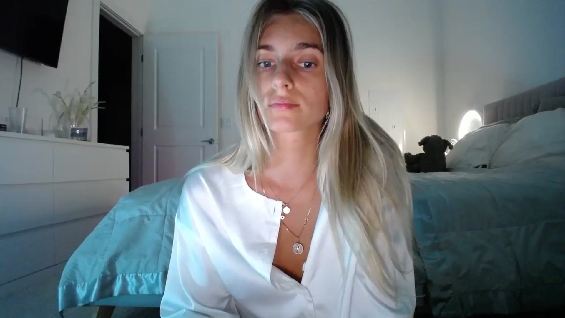 Gallery image thumbnail from Vodka_Queen's myfreecams stream on, 10/22/2023, 01:45 image 19 of 20