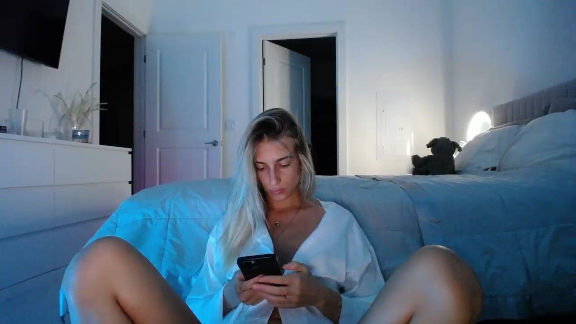 Gallery image thumbnail from Vodka_Queen's myfreecams stream on, 10/22/2023, 01:45 image 11 of 20