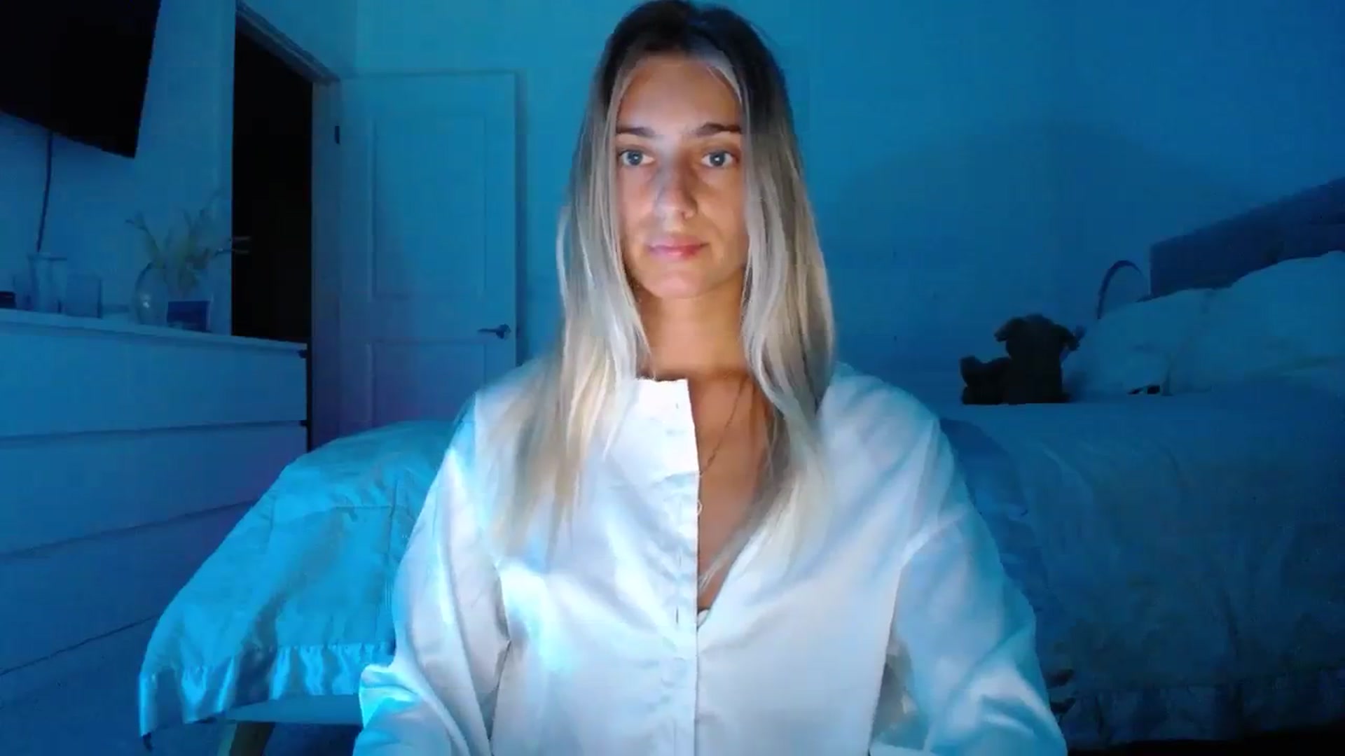 Gallery image thumbnail from Vodka_Queen's myfreecams stream on, 10/22/2023, 01:45 image 3 of 20
