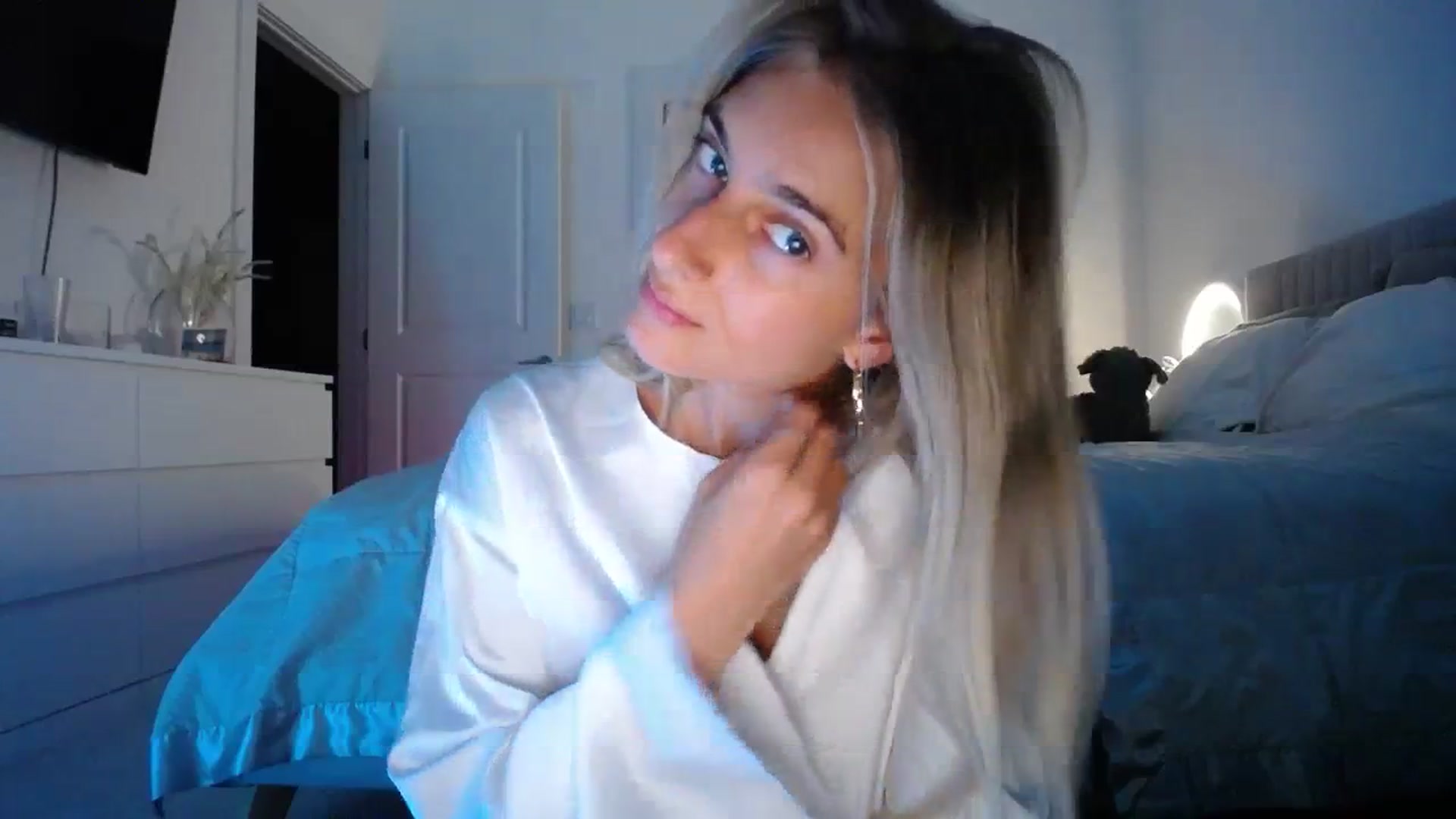 Gallery image thumbnail from Vodka_Queen's myfreecams stream on, 10/22/2023, 01:45 image 18 of 20