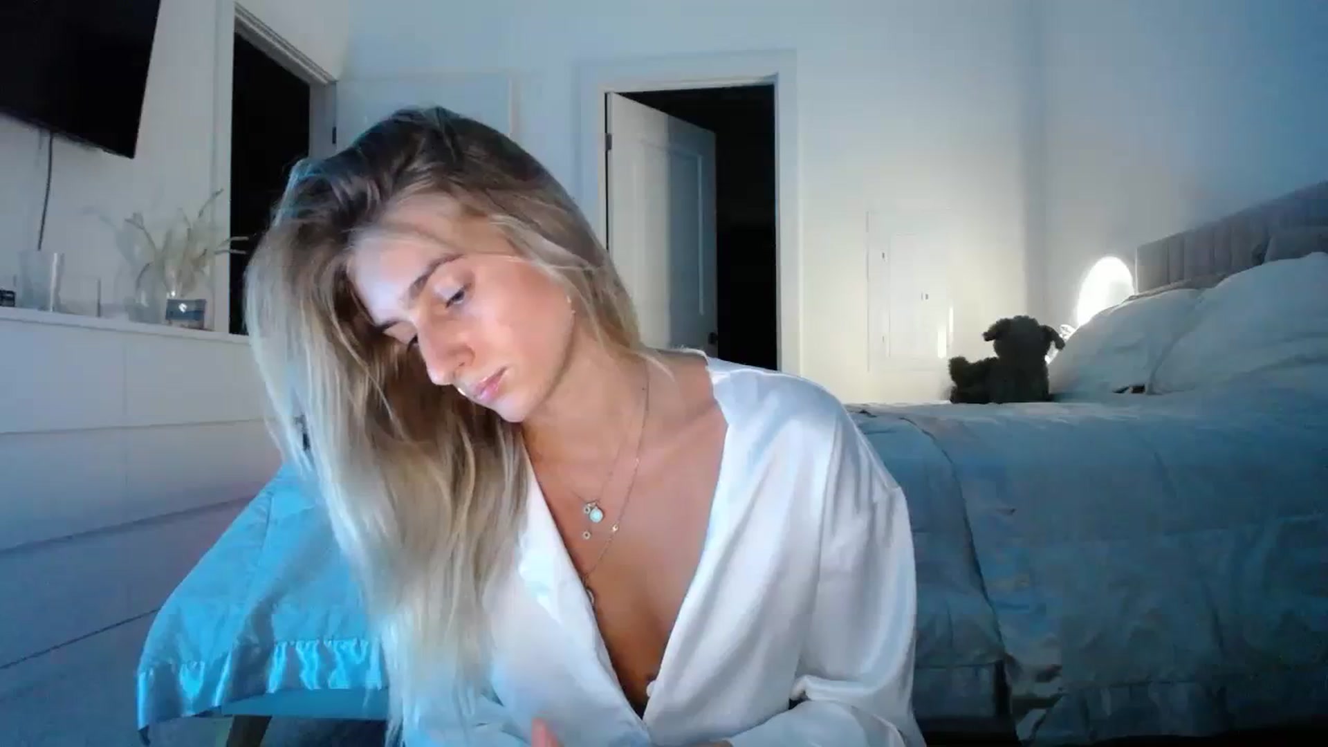 Gallery image thumbnail from Vodka_Queen's myfreecams stream on, 10/22/2023, 01:45 image 9 of 20