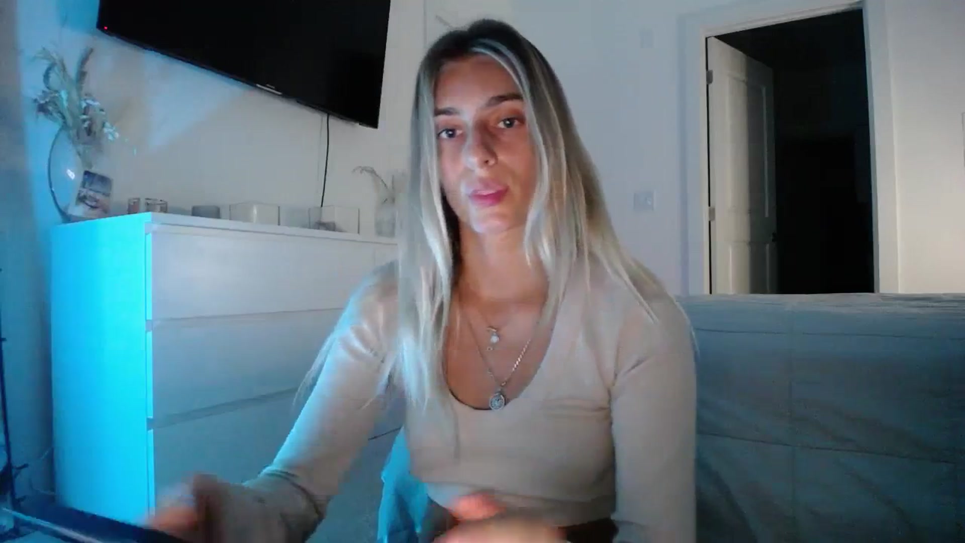 Gallery image thumbnail from Vodka_Queen's myfreecams stream on, 10/25/2023, 02:12 image 20 of 20