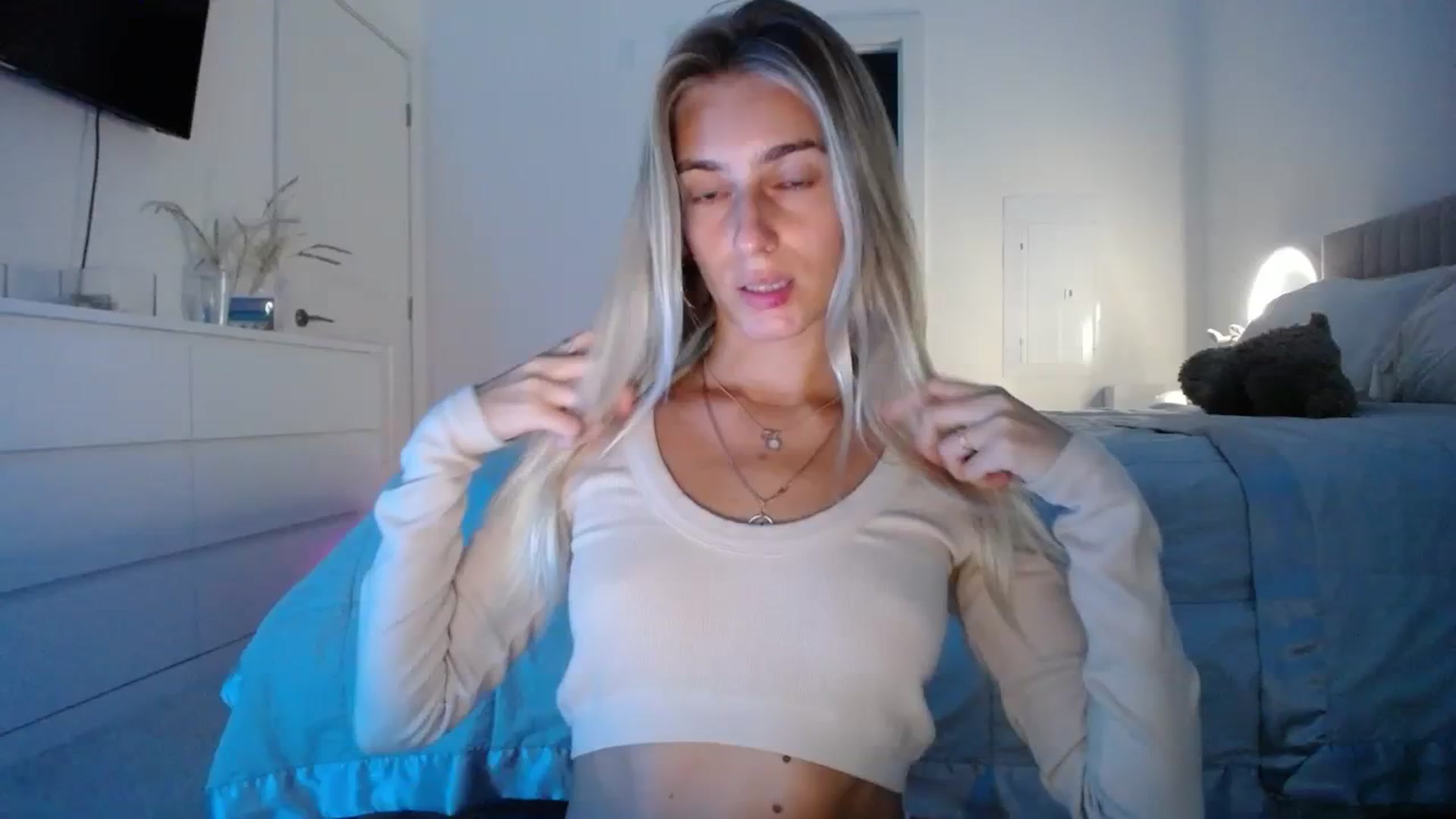 Gallery image thumbnail from Vodka_Queen's myfreecams stream on, 10/25/2023, 02:12 image 3 of 20
