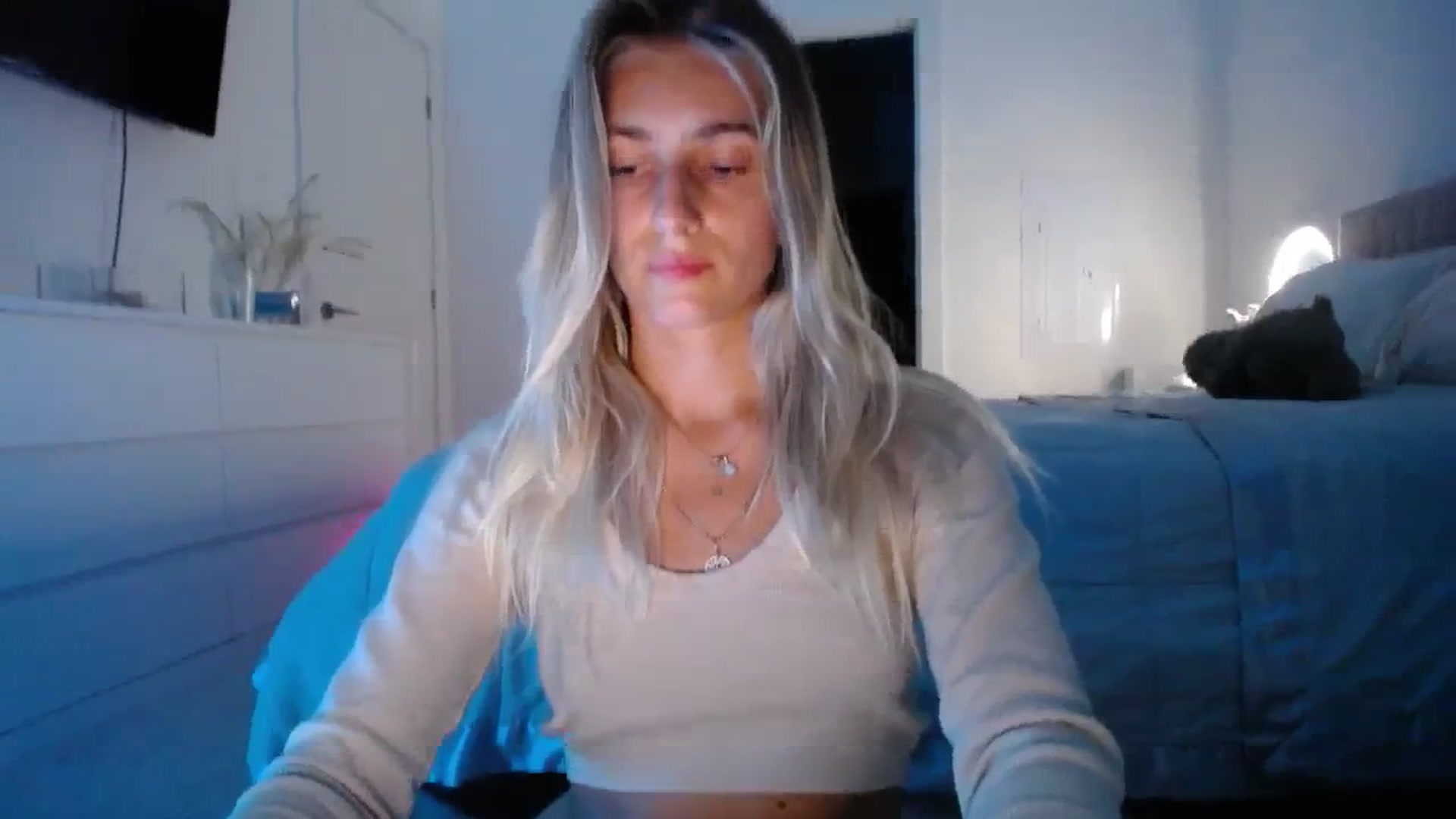 Gallery image thumbnail from Vodka_Queen's myfreecams stream on, 10/25/2023, 02:12 image 9 of 20