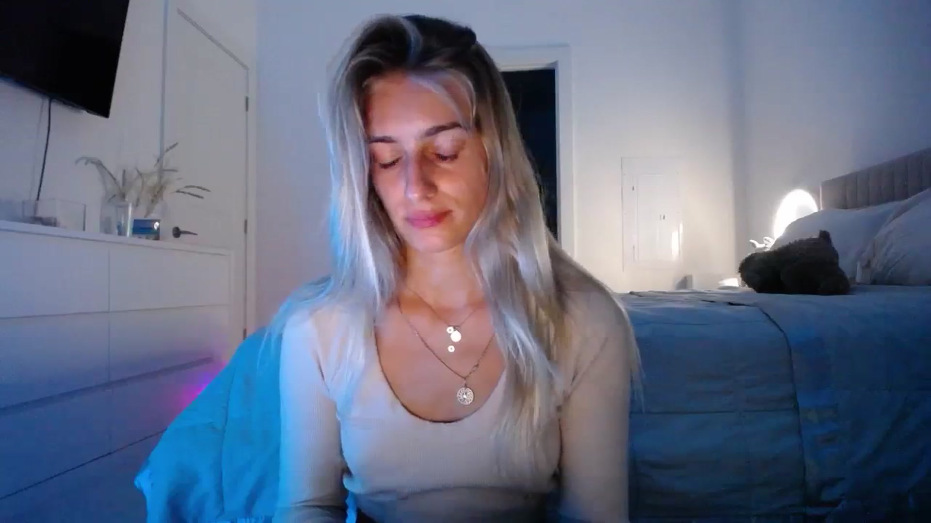 Gallery image thumbnail from Vodka_Queen's myfreecams stream on, 10/25/2023, 02:12 image 15 of 20