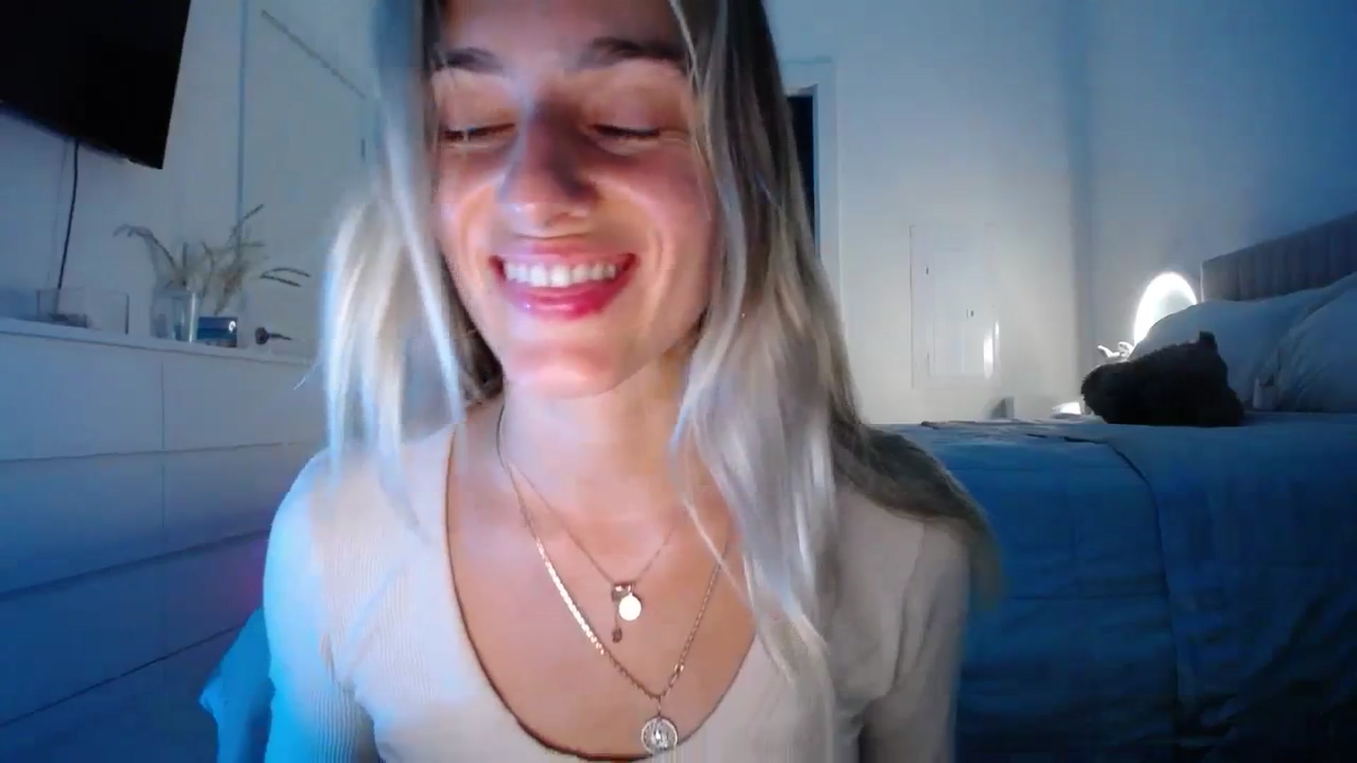 Gallery image thumbnail from Vodka_Queen's myfreecams stream on, 10/25/2023, 02:12 image 17 of 20