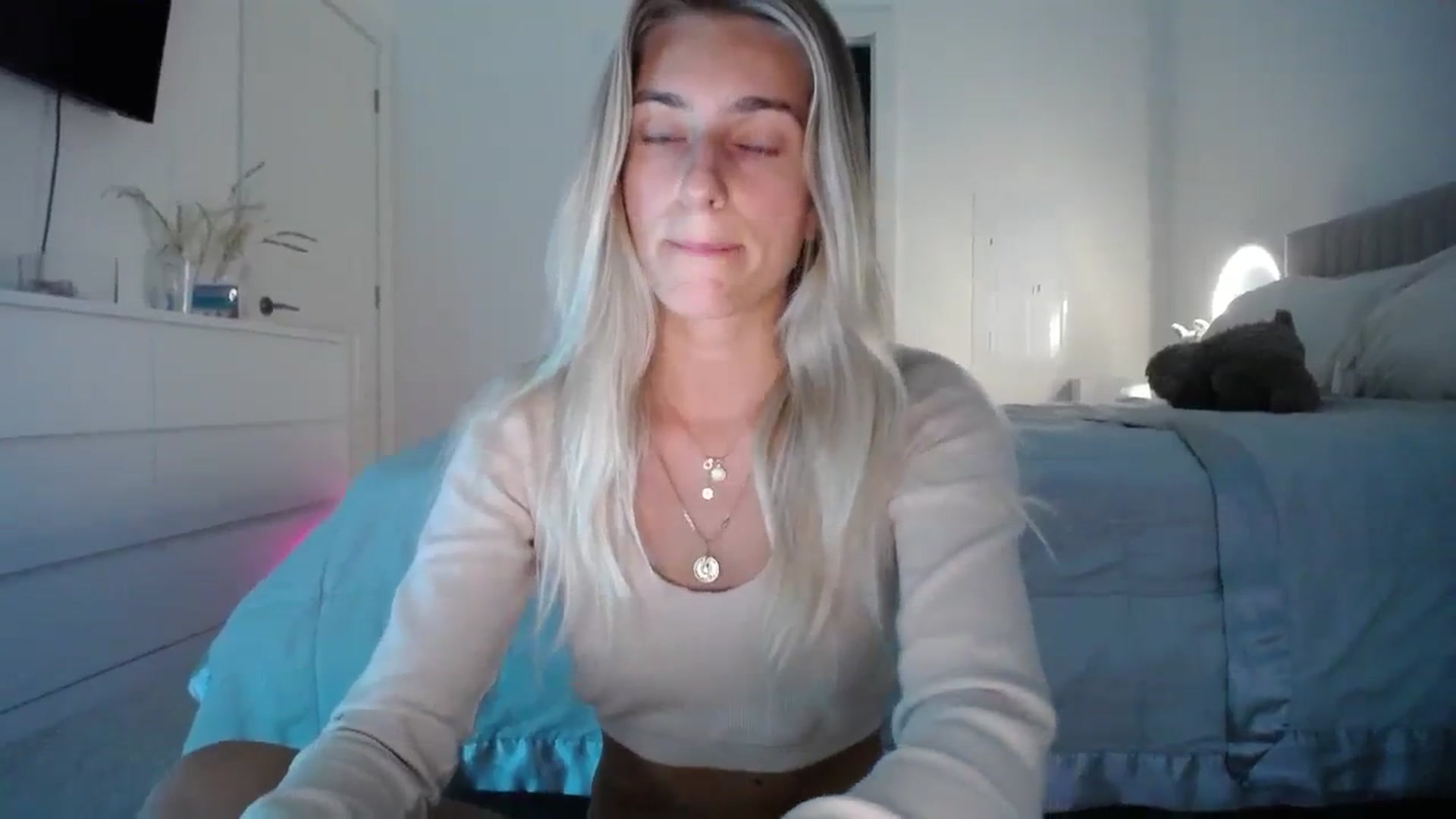 Gallery image thumbnail from Vodka_Queen's myfreecams stream on, 10/25/2023, 02:12 image 2 of 20