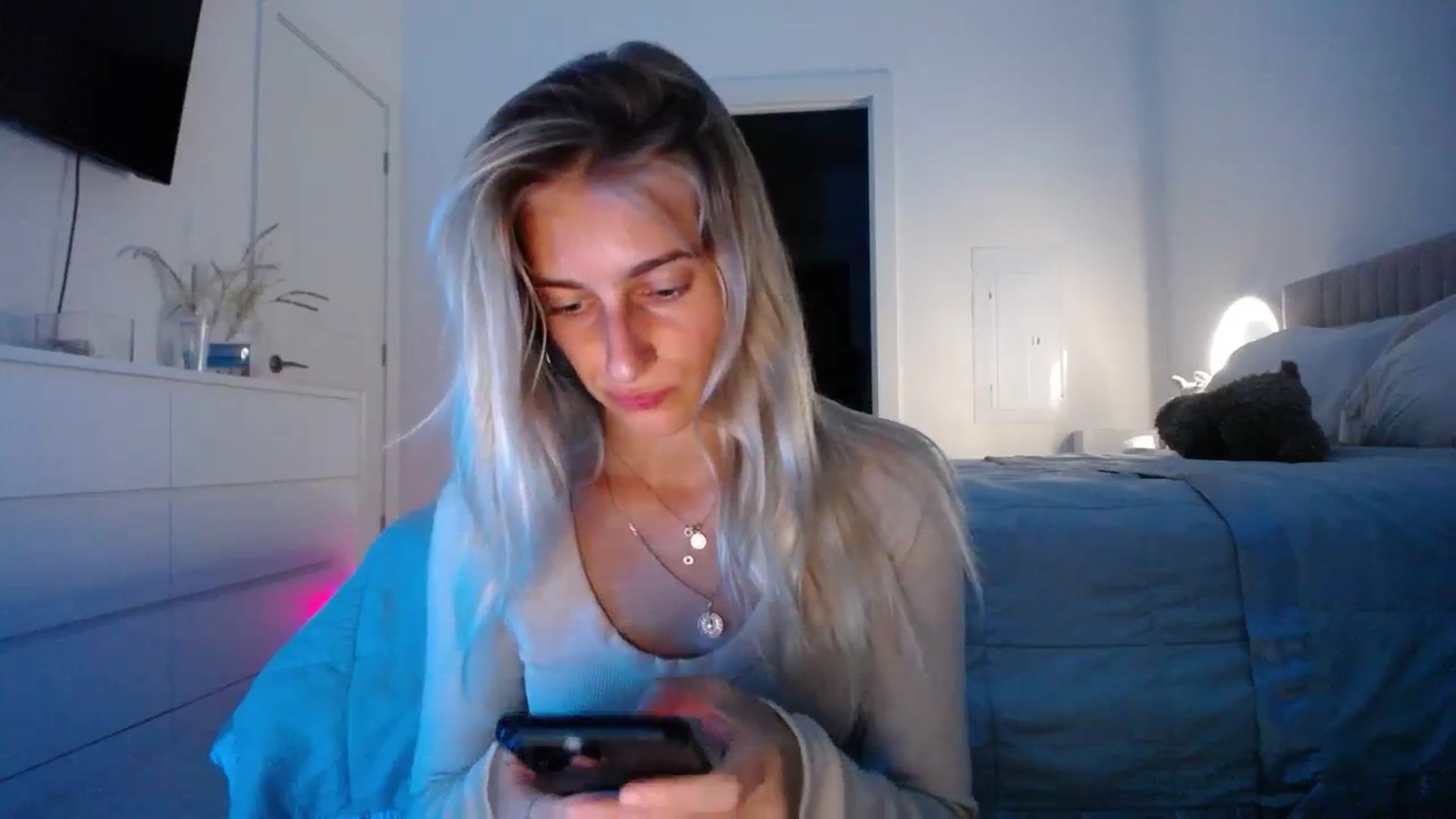 Gallery image thumbnail from Vodka_Queen's myfreecams stream on, 10/25/2023, 02:12 image 16 of 20