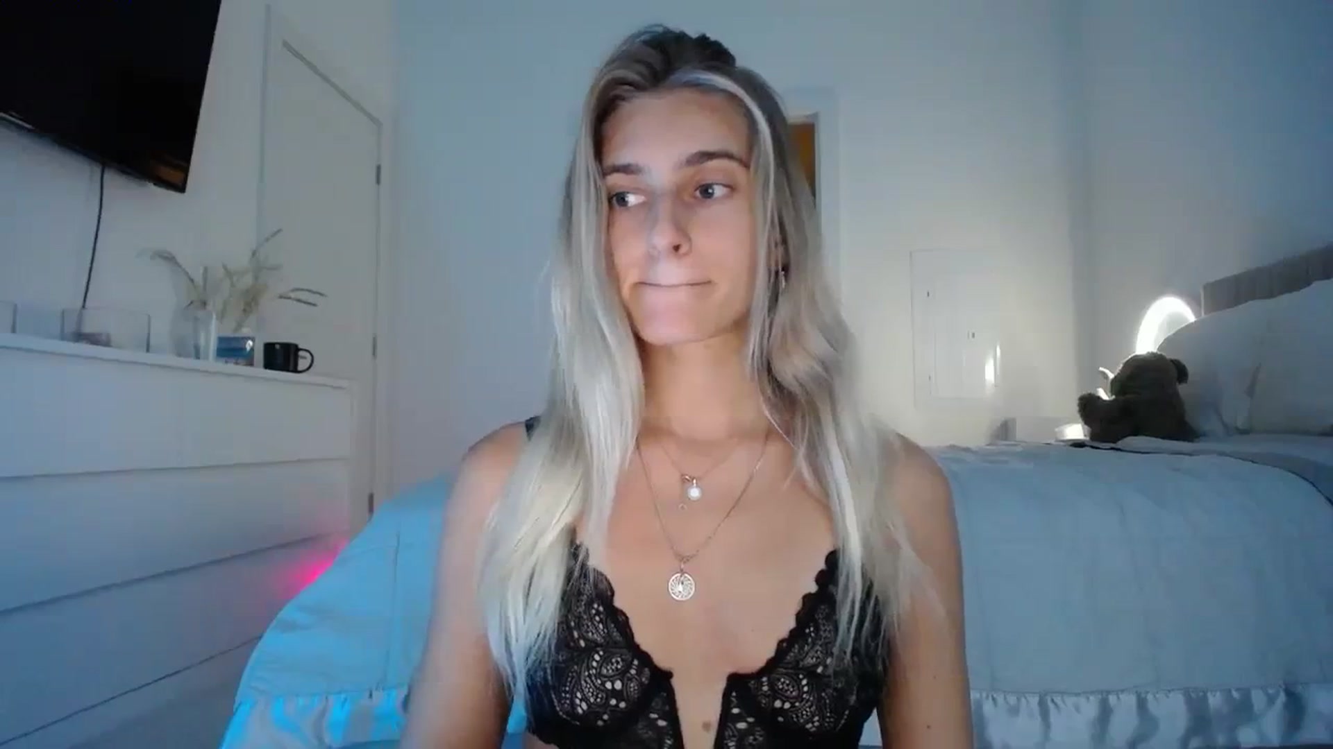 Gallery image thumbnail from Vodka_Queen's myfreecams stream on, 10/26/2023, 01:21 image 19 of 20