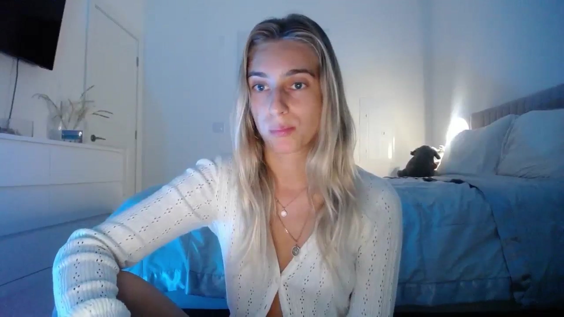 Gallery image thumbnail from Vodka_Queen's myfreecams stream on, 10/27/2023, 01:45 image 19 of 20