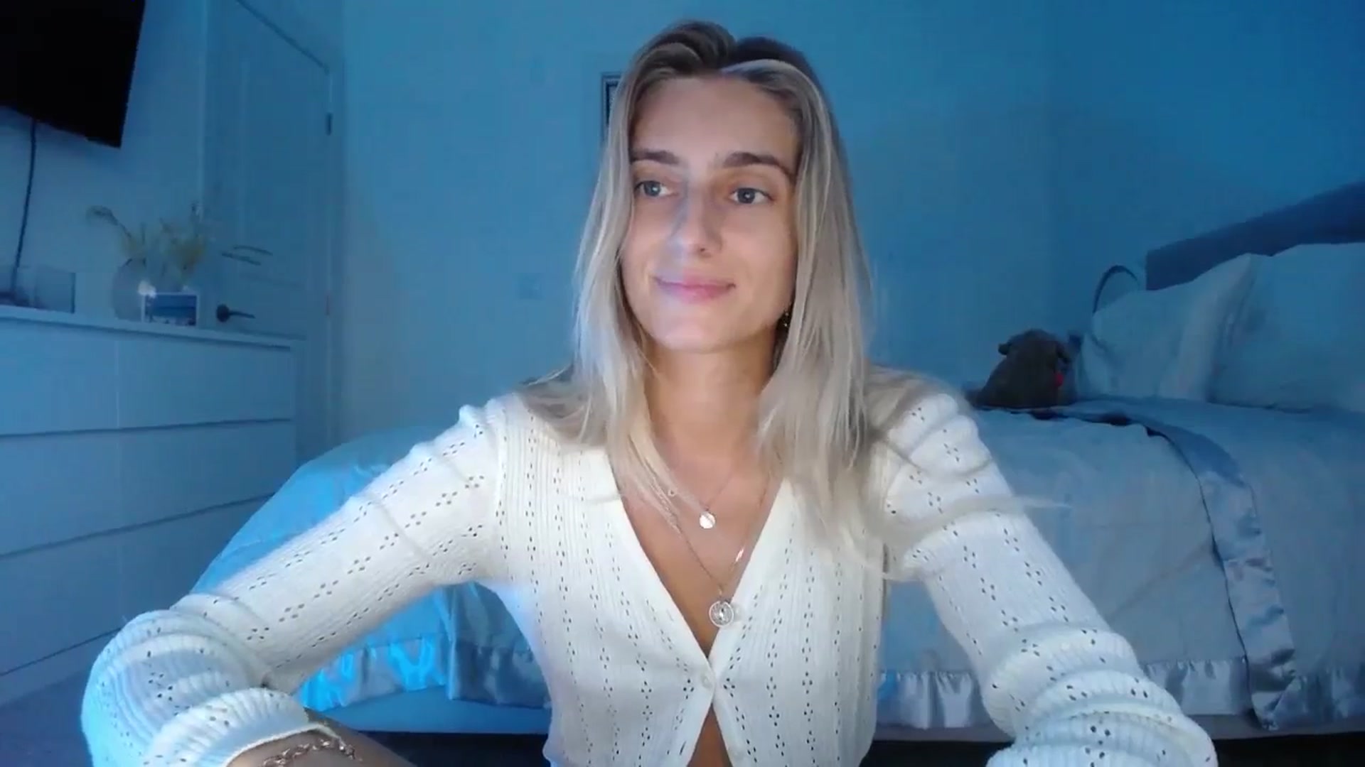 Gallery image thumbnail from Vodka_Queen's myfreecams stream on, 10/27/2023, 01:45 image 17 of 20