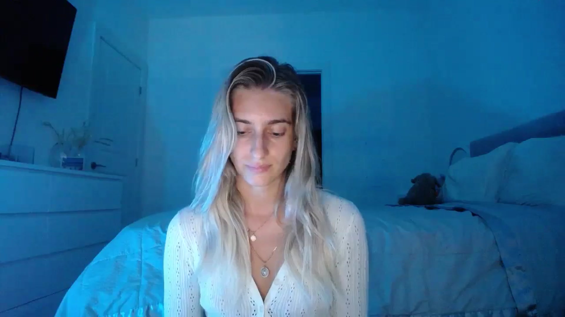 Gallery image thumbnail from Vodka_Queen's myfreecams stream on, 10/27/2023, 01:45 image 18 of 20