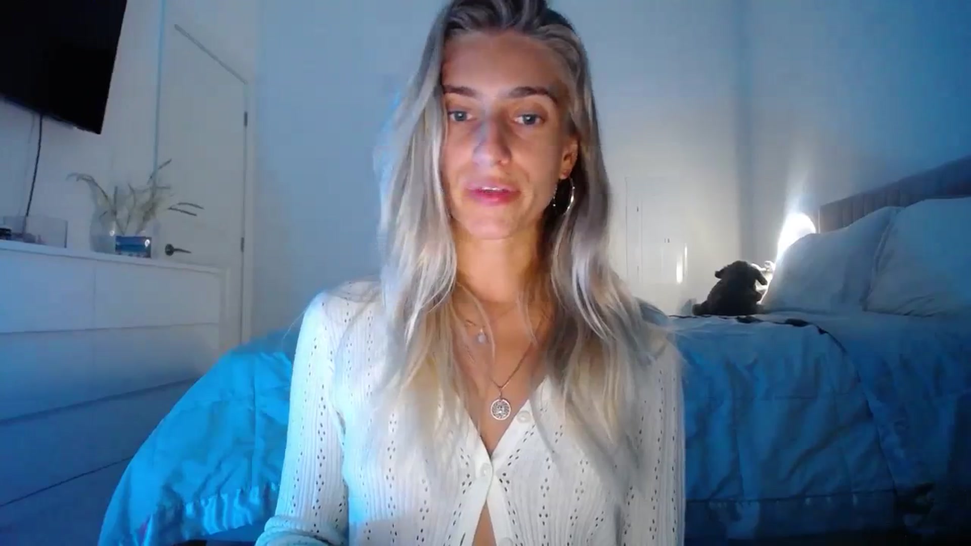 Gallery image thumbnail from Vodka_Queen's myfreecams stream on, 10/27/2023, 03:08 image 13 of 20