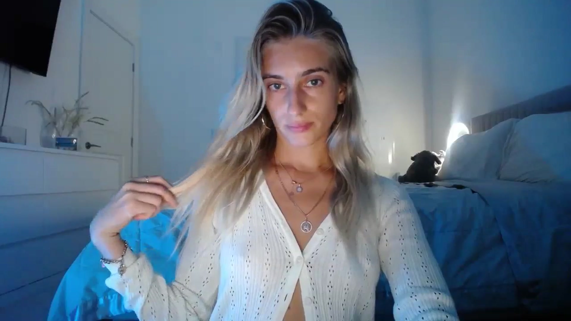 Gallery image thumbnail from Vodka_Queen's myfreecams stream on, 10/27/2023, 03:08 image 7 of 20