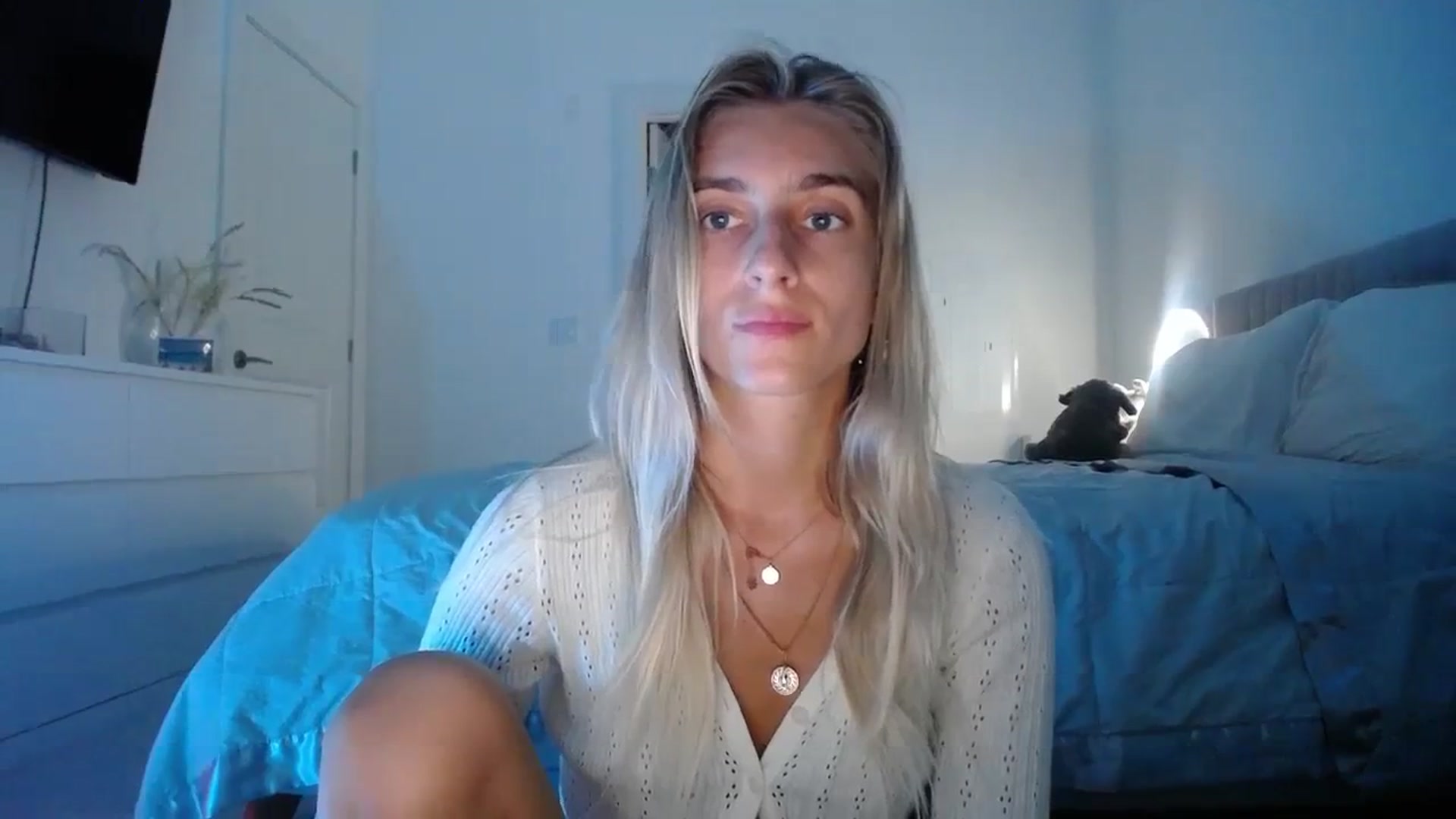 Gallery image thumbnail from Vodka_Queen's myfreecams stream on, 10/27/2023, 03:08 image 3 of 20