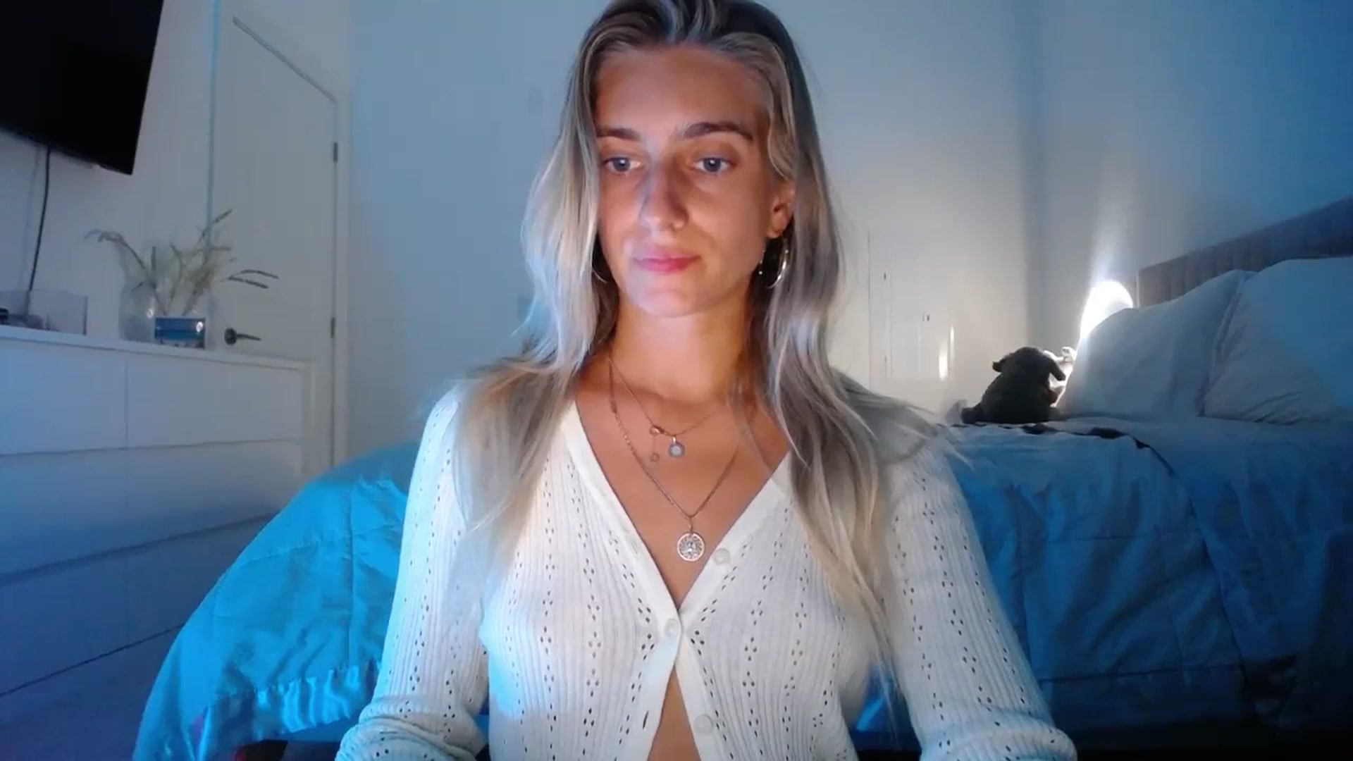 Gallery image thumbnail from Vodka_Queen's myfreecams stream on, 10/27/2023, 03:08 image 11 of 20