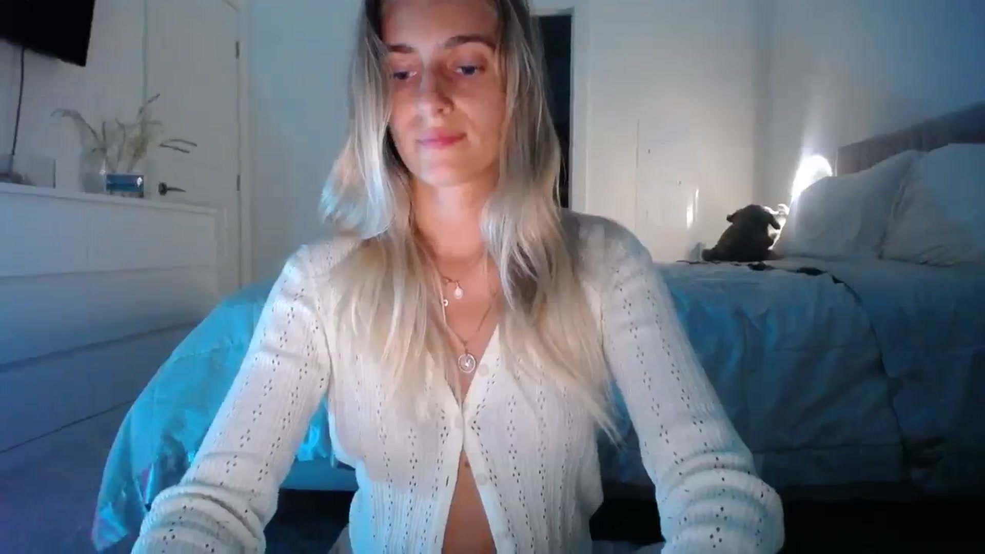 Gallery image thumbnail from Vodka_Queen's myfreecams stream on, 10/27/2023, 03:08 image 15 of 20