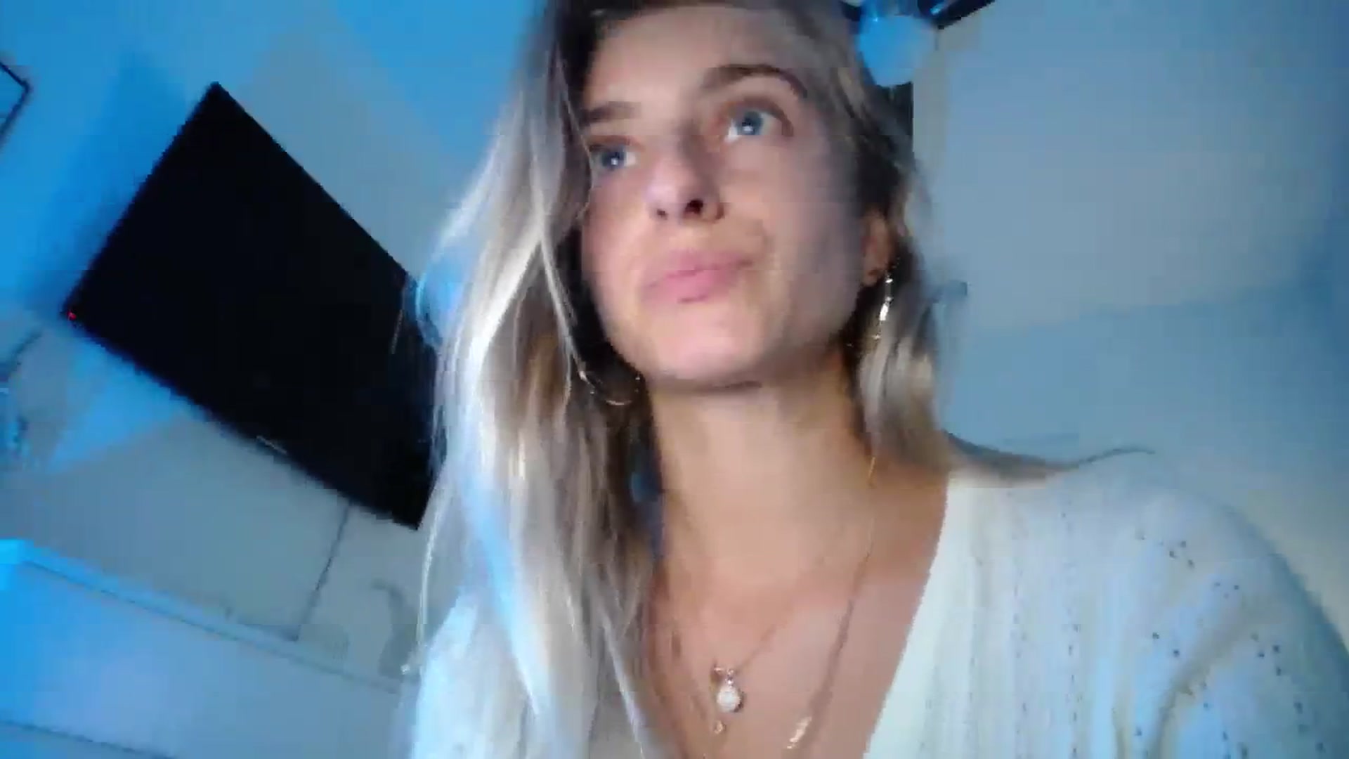 Gallery image thumbnail from Vodka_Queen's myfreecams stream on, 10/27/2023, 03:08 image 18 of 20