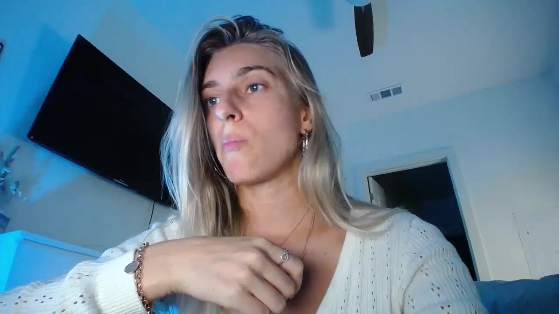 Gallery image thumbnail from Vodka_Queen's myfreecams stream on, 10/27/2023, 03:08 image 20 of 20