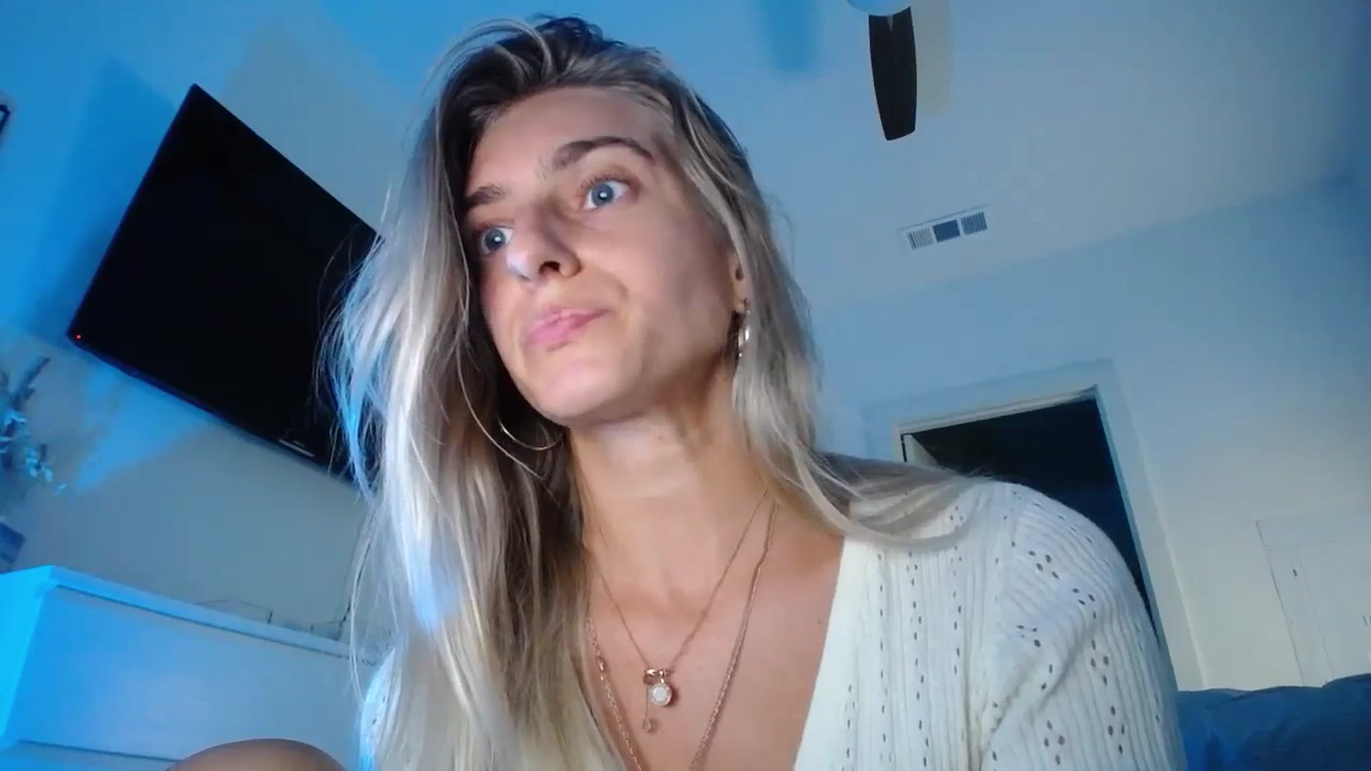 Gallery image thumbnail from Vodka_Queen's myfreecams stream on, 10/27/2023, 03:08 image 19 of 20