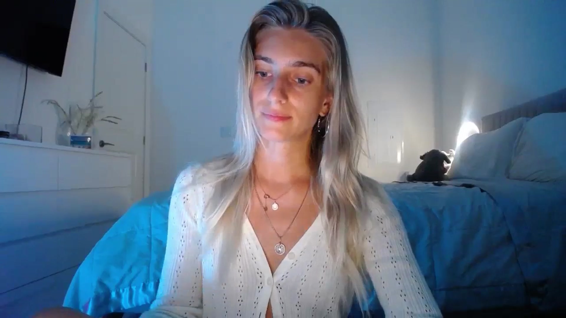 Gallery image thumbnail from Vodka_Queen's myfreecams stream on, 10/27/2023, 03:08 image 14 of 20