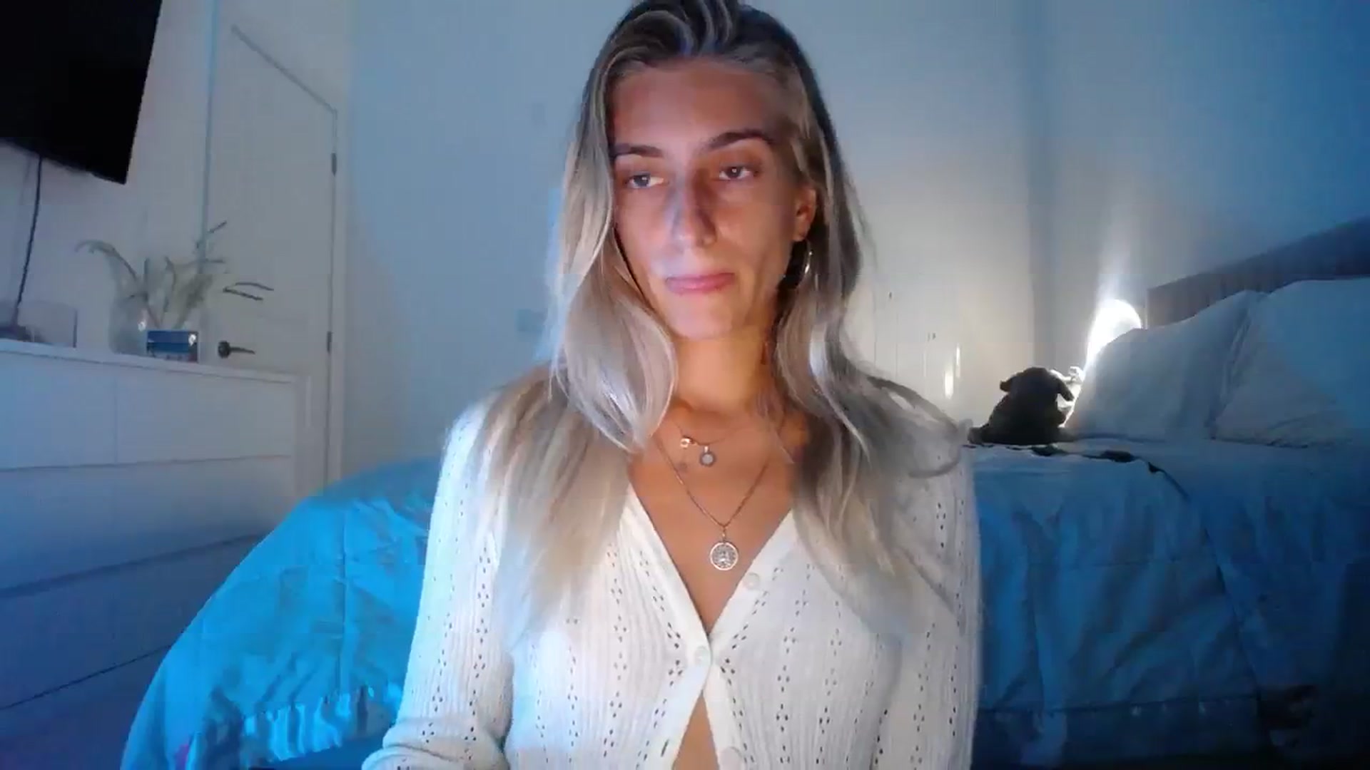 Gallery image thumbnail from Vodka_Queen's myfreecams stream on, 10/27/2023, 03:08 image 10 of 20
