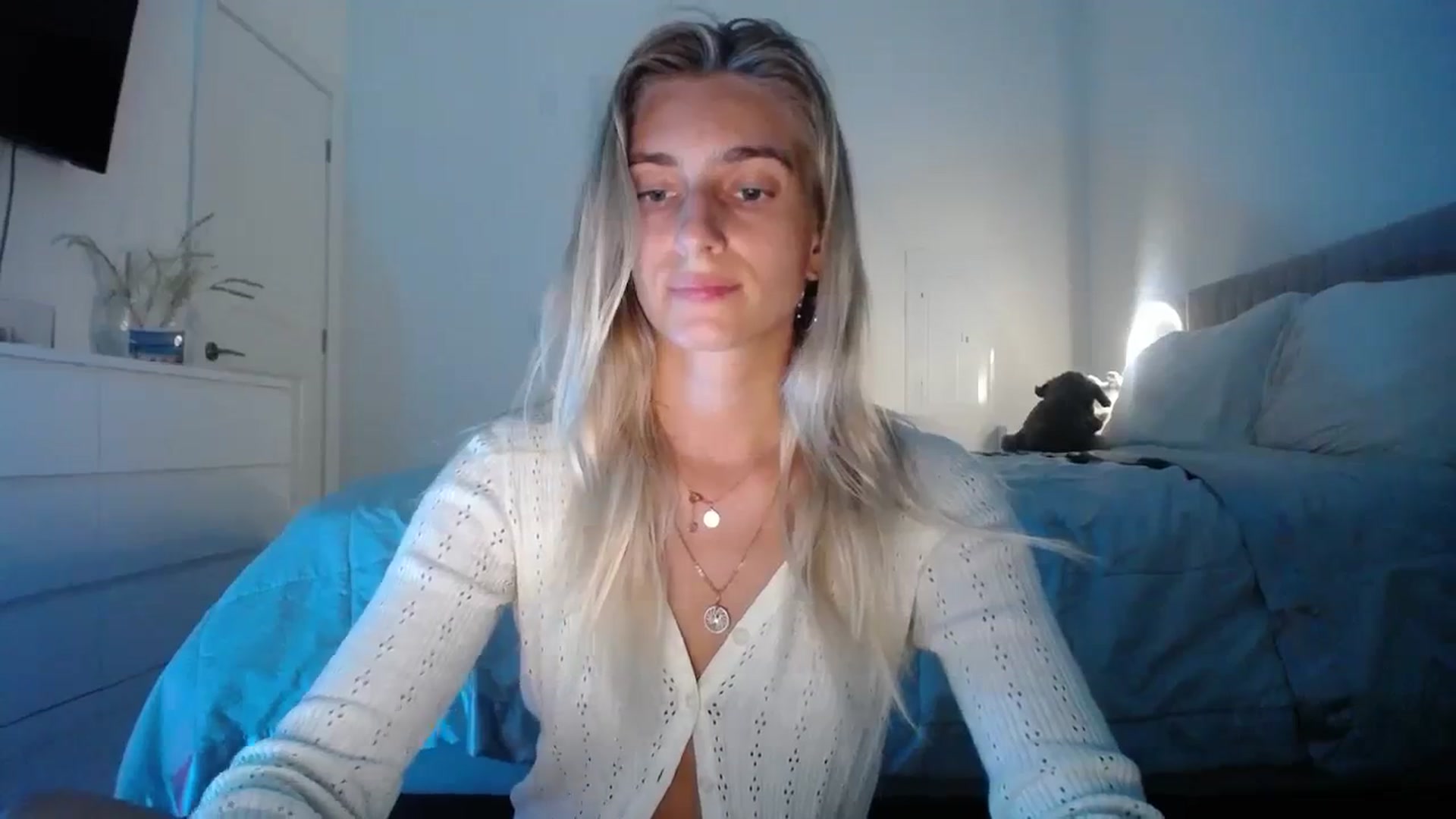 Gallery image thumbnail from Vodka_Queen's myfreecams stream on, 10/27/2023, 03:08 image 2 of 20